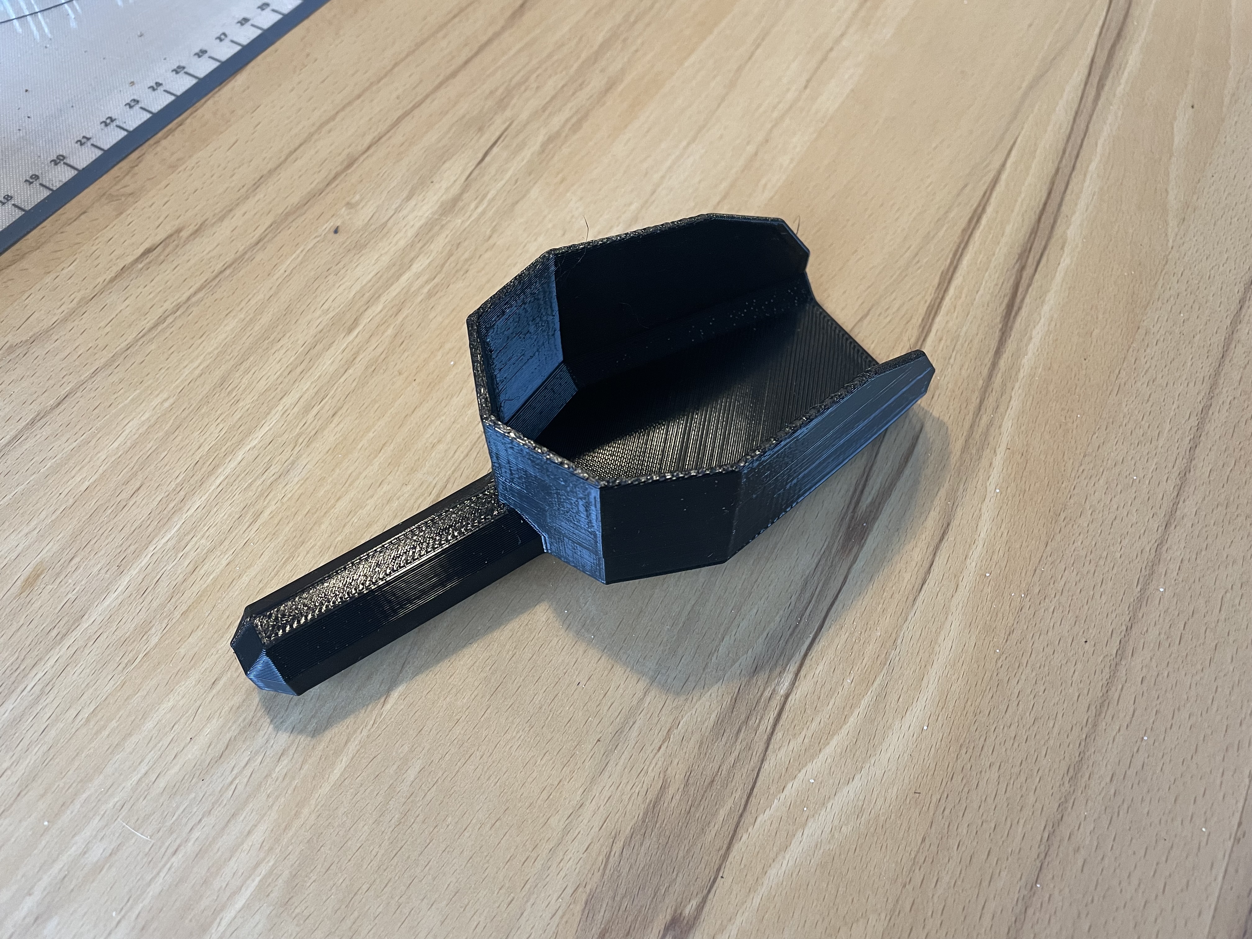 Bird food scoop
