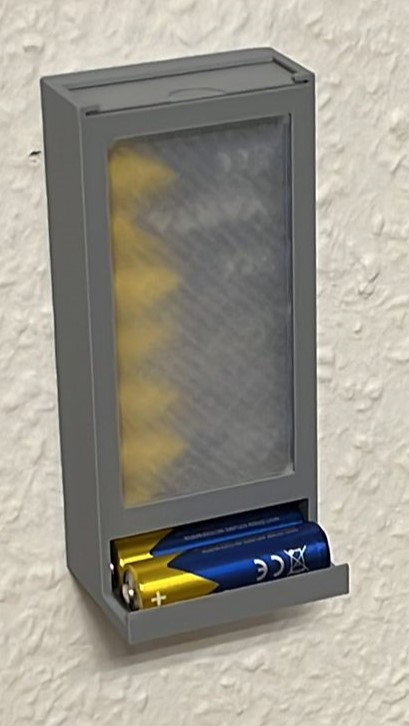 Battery dispenser for 9x AA batteries