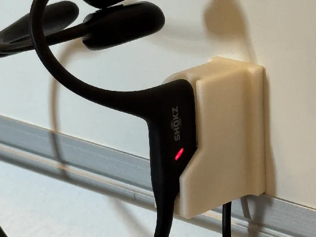 Shokz OpenRun magnetic charging mount