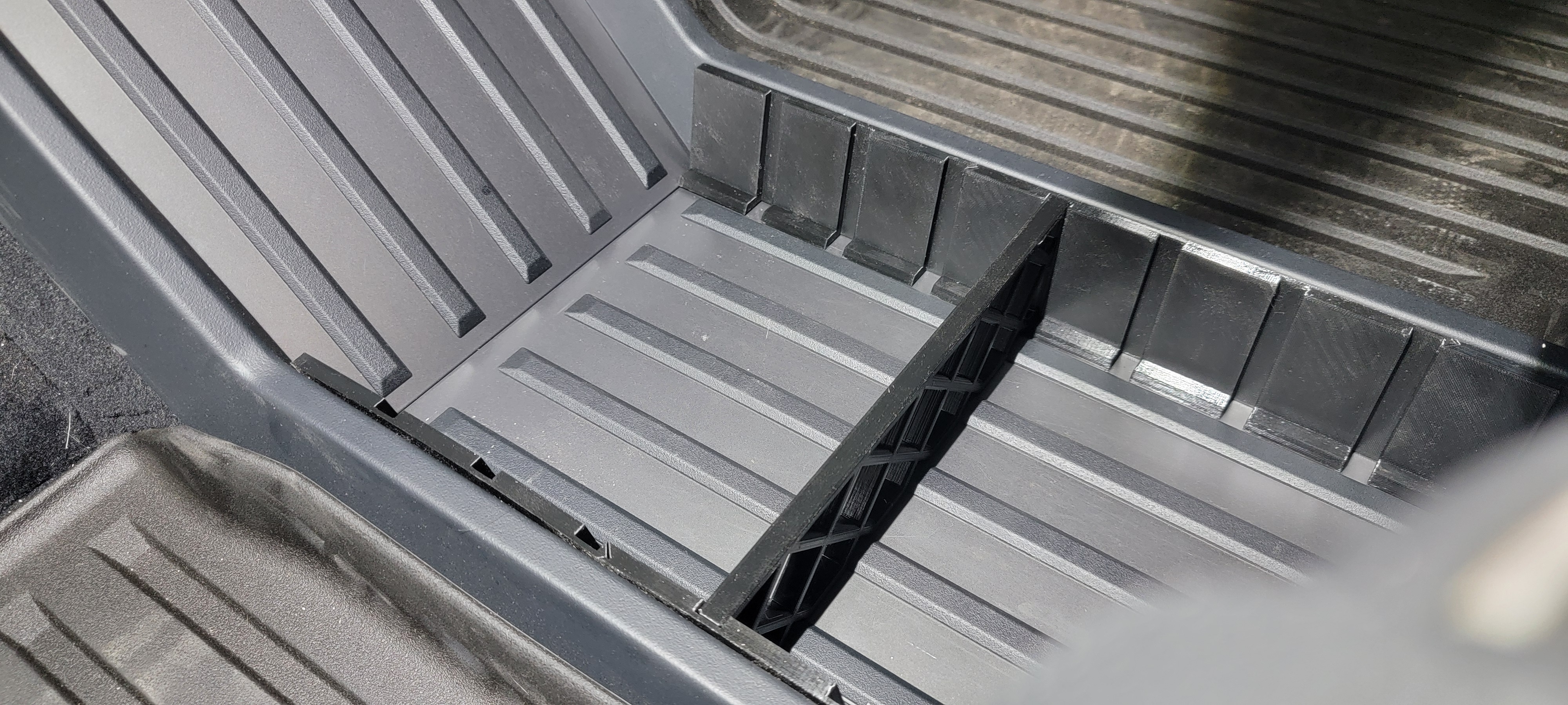 Cybertruck FSD (Floor Storage Divider)