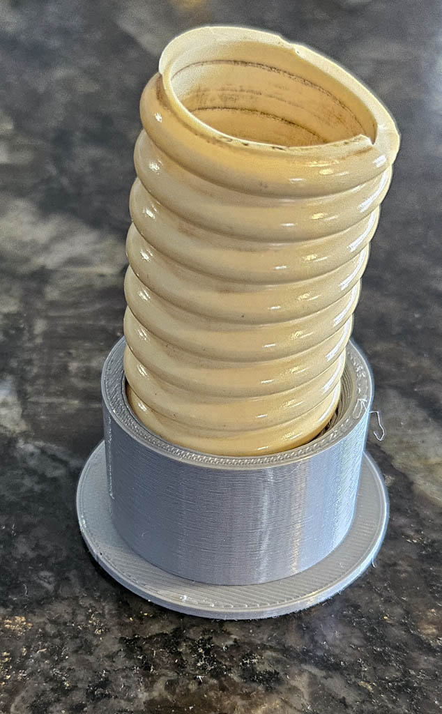 Coupler for threaded flexible hose parametric customisable OpenSCAD