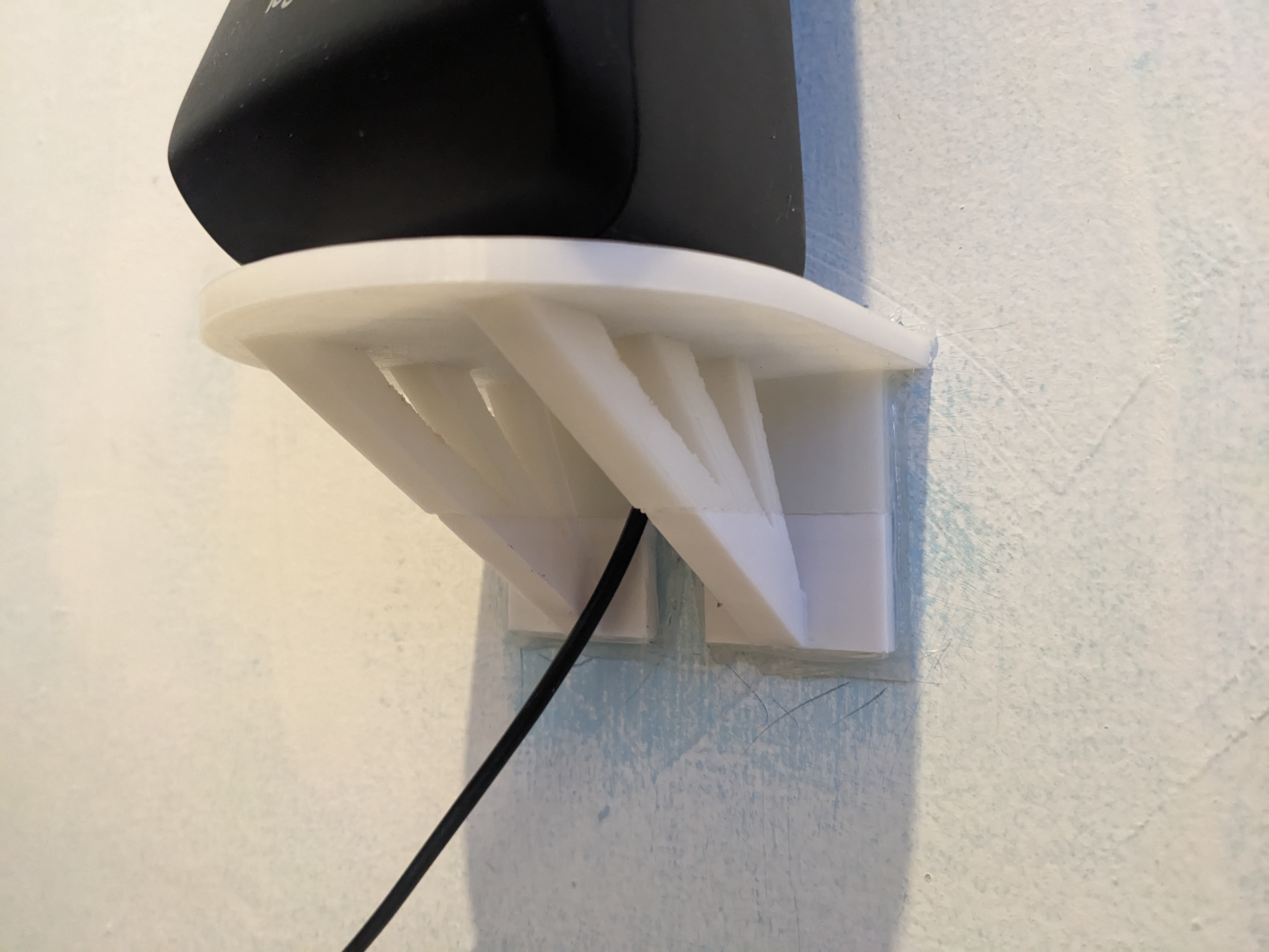 Shelf wallmounted for speaker