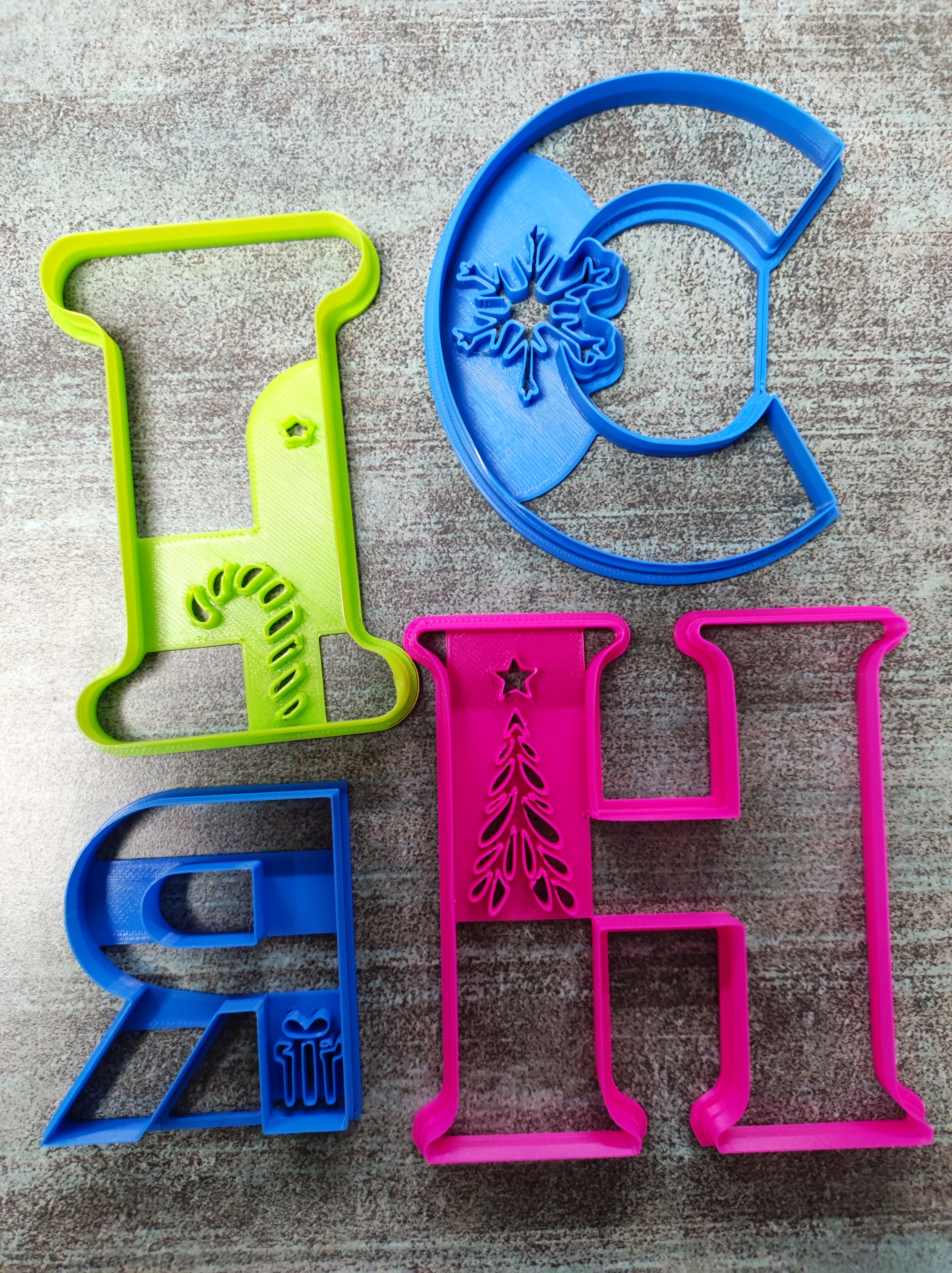 Set of cookie cutters: Inscription: CHRISTMAS