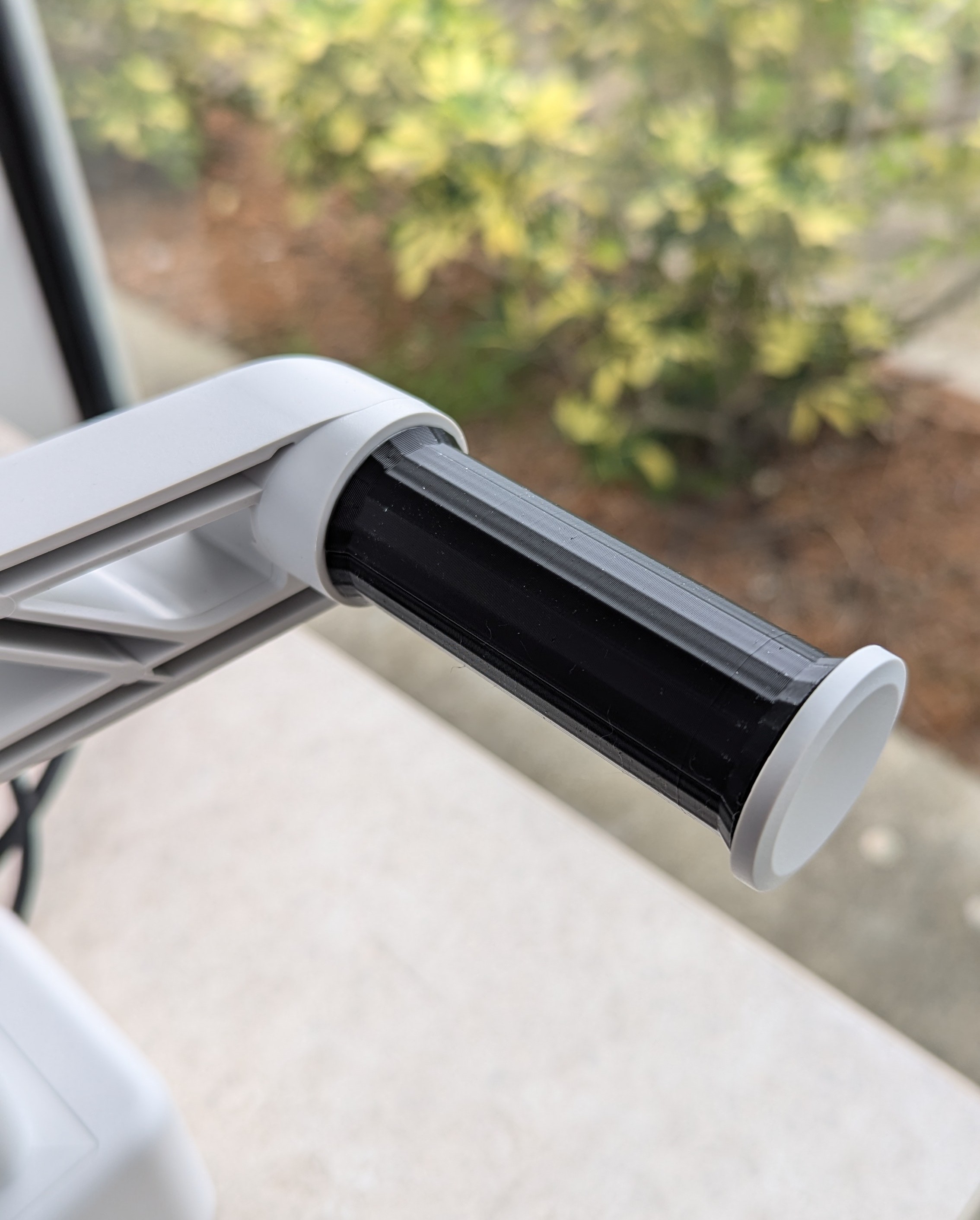 Spool mount sleeve for Bambu Labs A1 Mini - reduces friction - centers and aligns filament spool