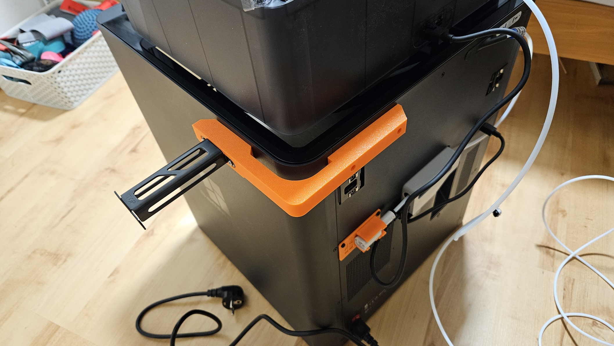 Bambulab P1S right side spool holder ( REMIX of Bambu lab P1P/P1S spool holder 90 degree angle by dividedby0)
