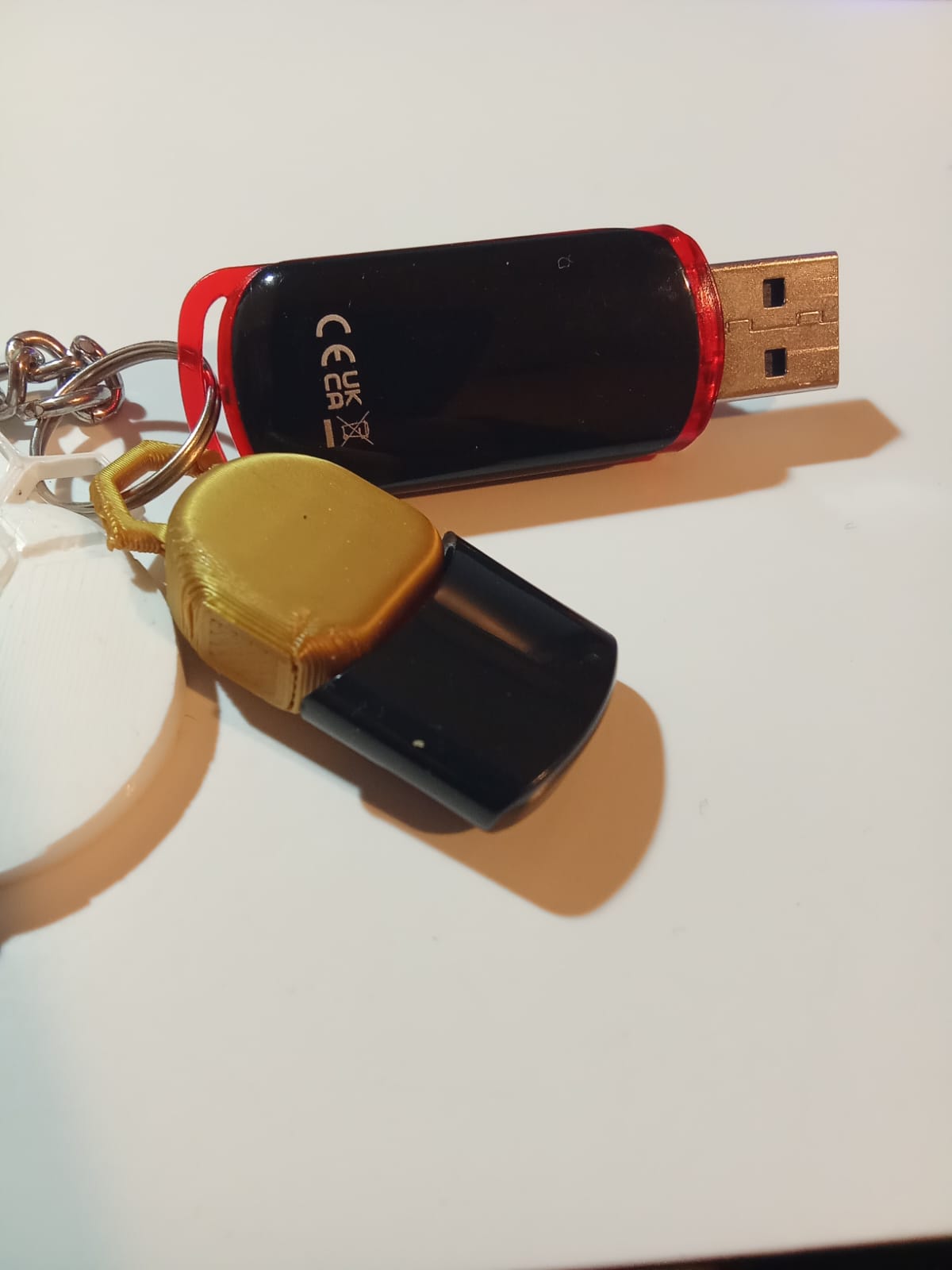 Miniatura 3 do modelo 3D Keychain: USB cap holder