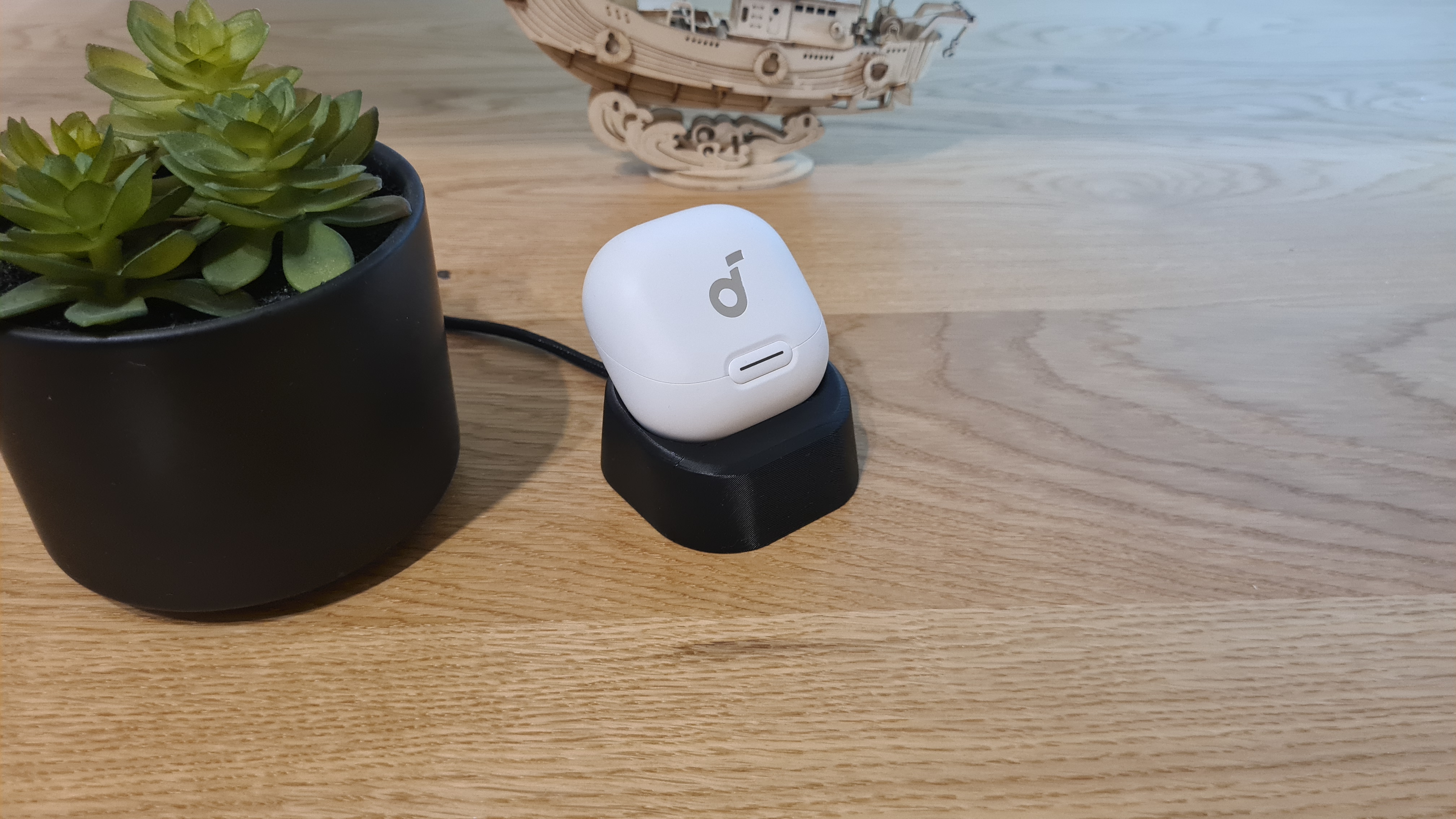 Charging stand for Soundcore Liberty 4 NC