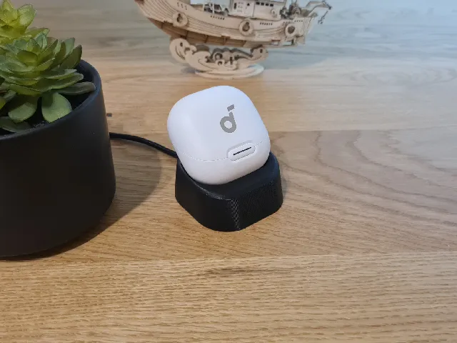 Charging stand for Soundcore Liberty 4 NC