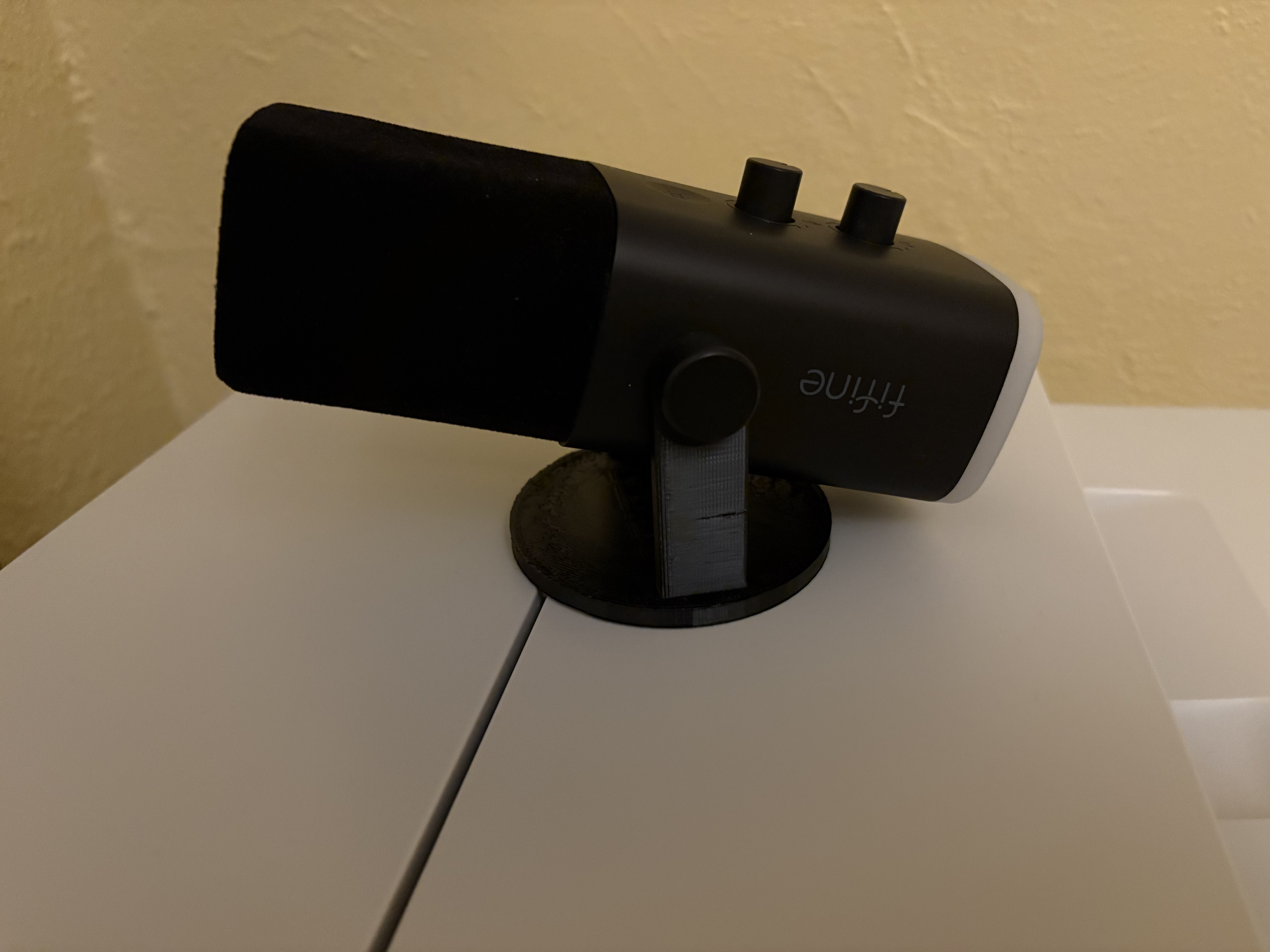 Fifine AM8 microphone stand