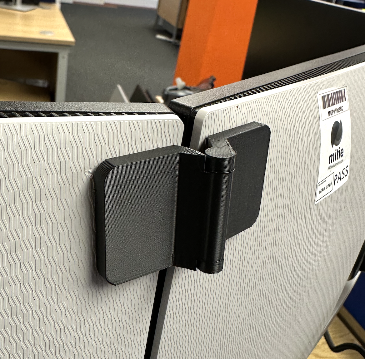 Monitor Alignment Tool / Hinge