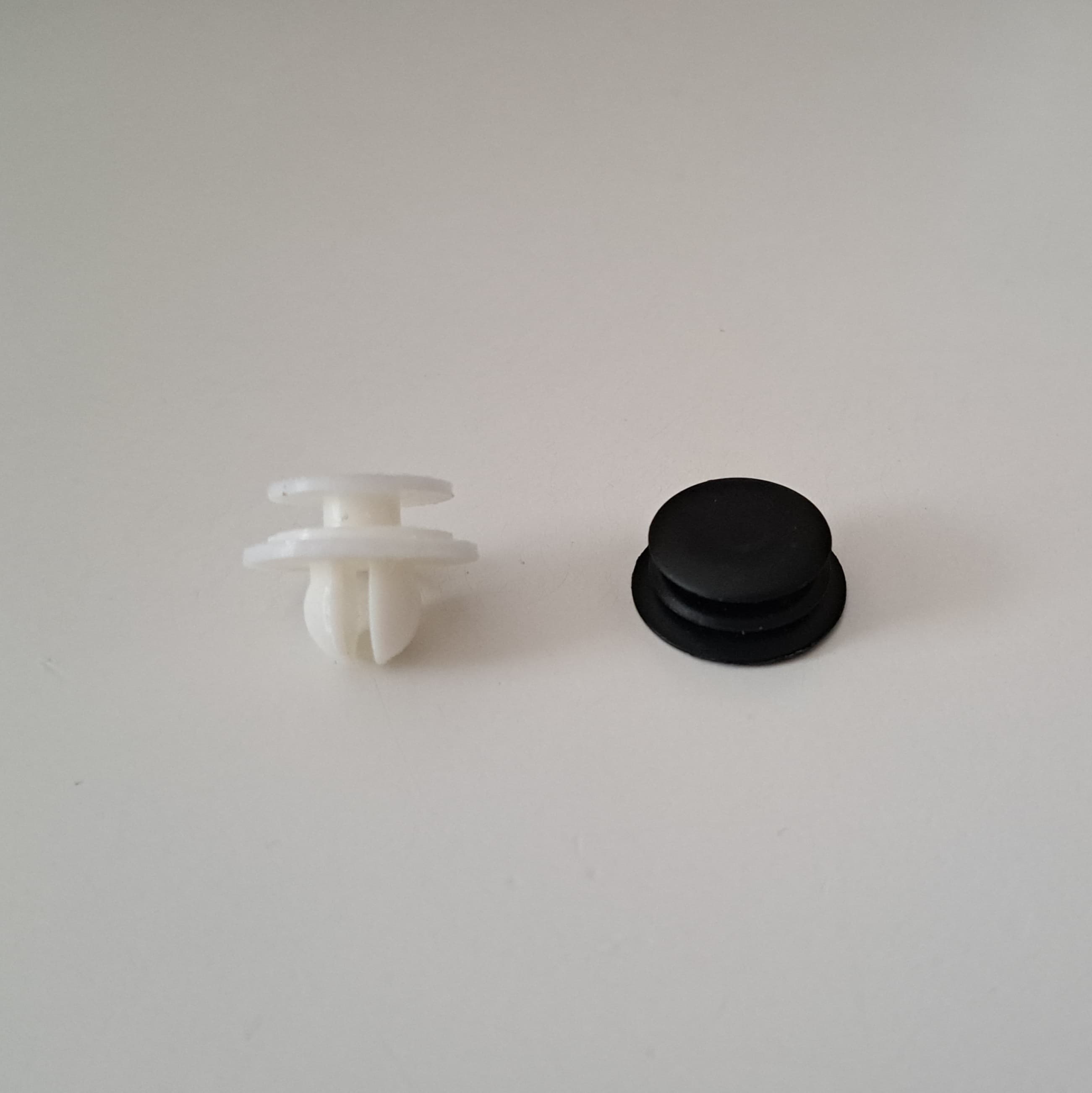 Trunk lid hook MG ZS
