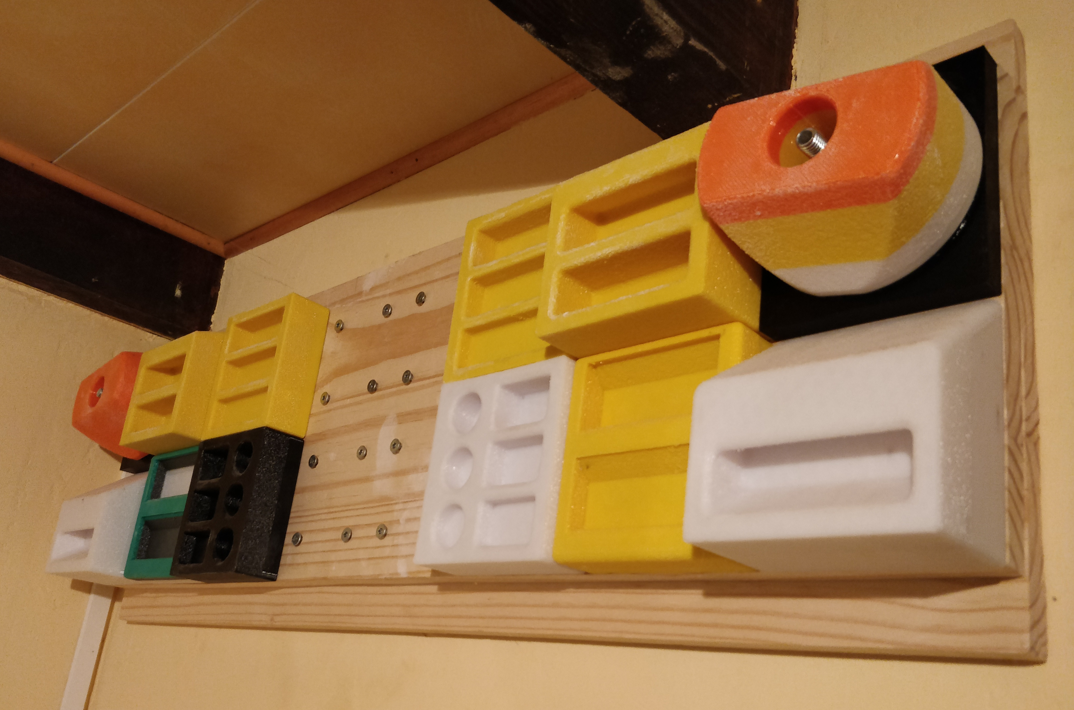 Modular Hangboard for Climbing Finger Strength Training