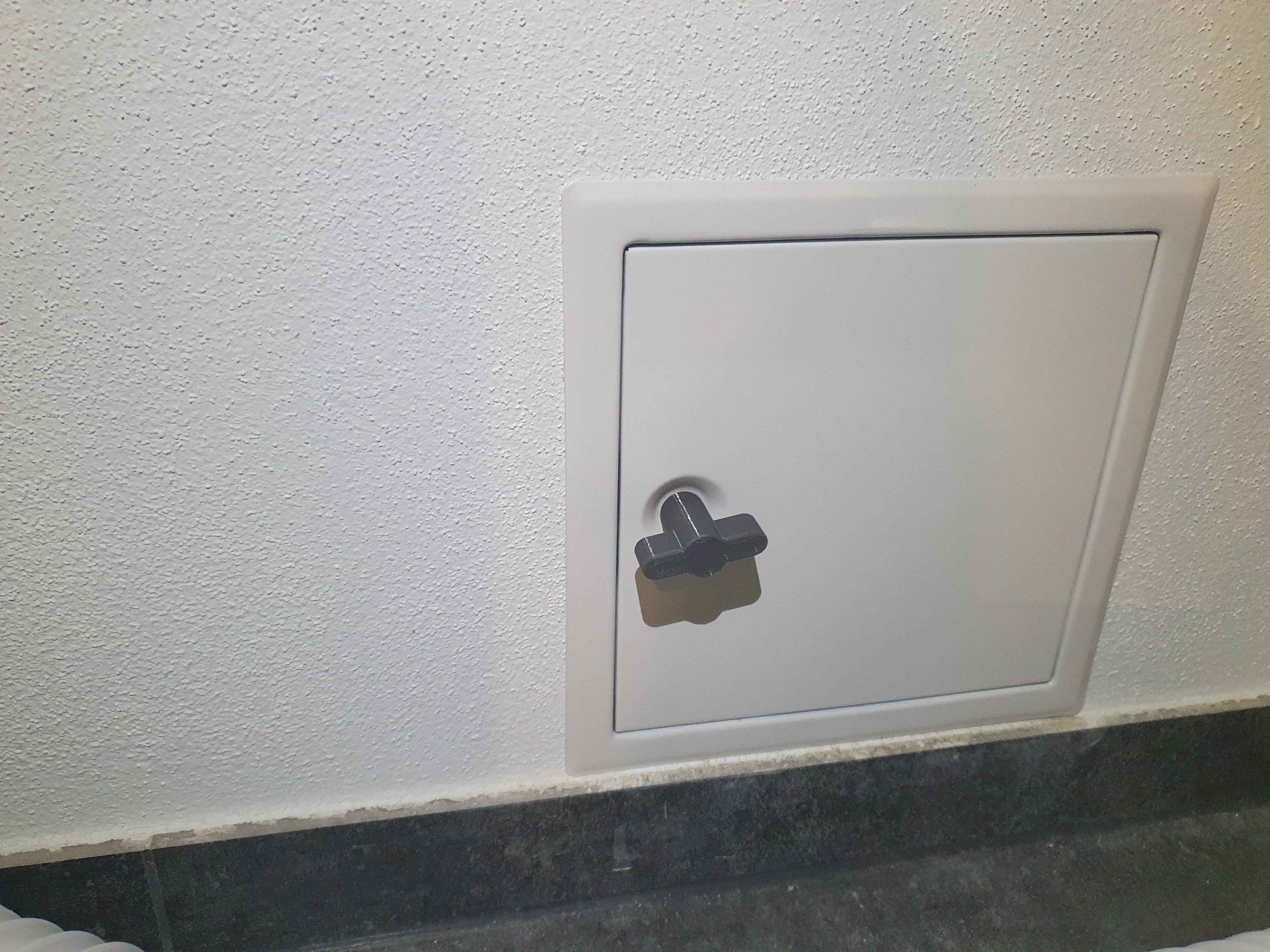 Miniatura 2 do modelo 3D square-section-key for maintenance-flap