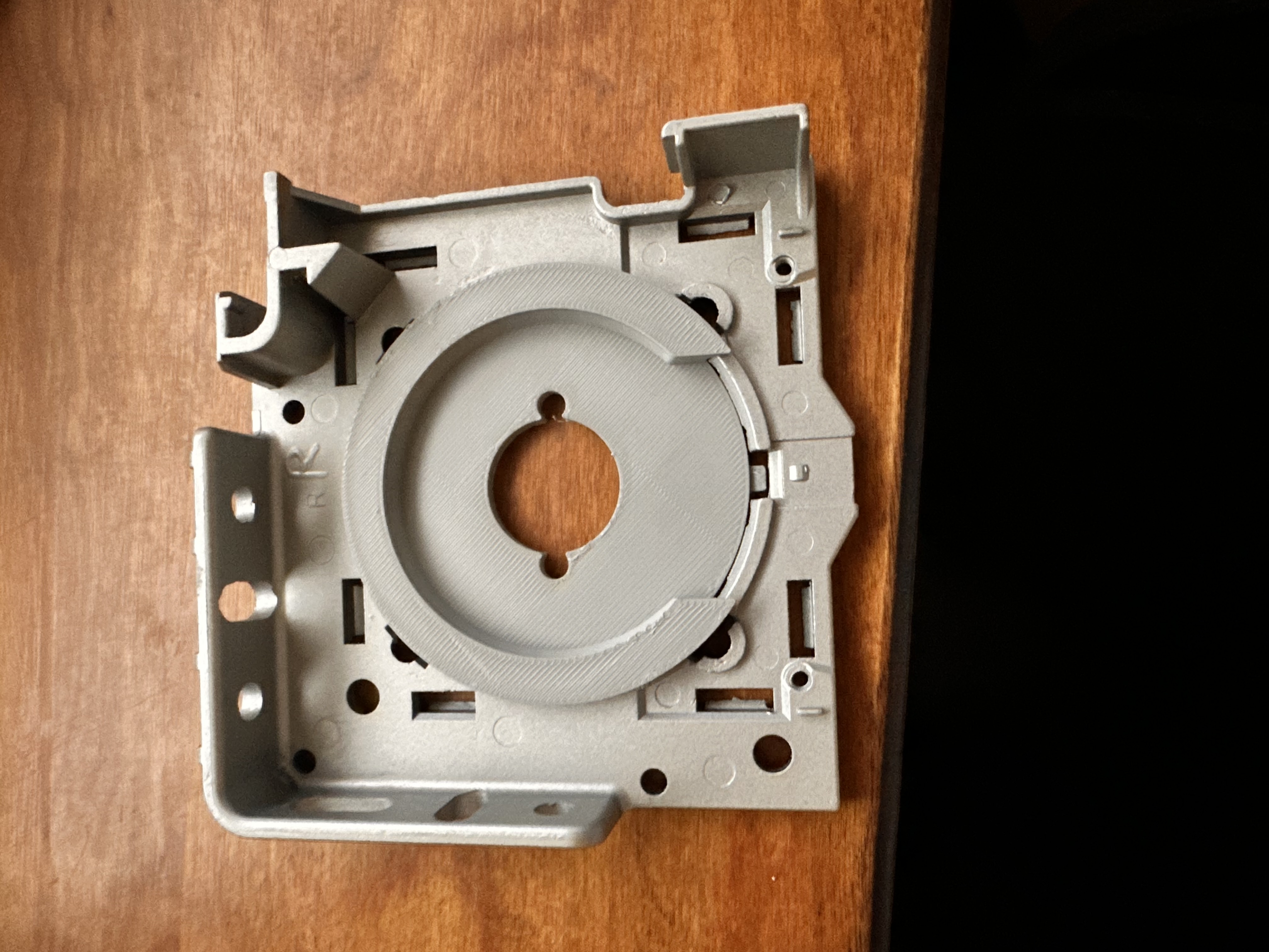 Replacement shade adaptor (Hunter Douglas)