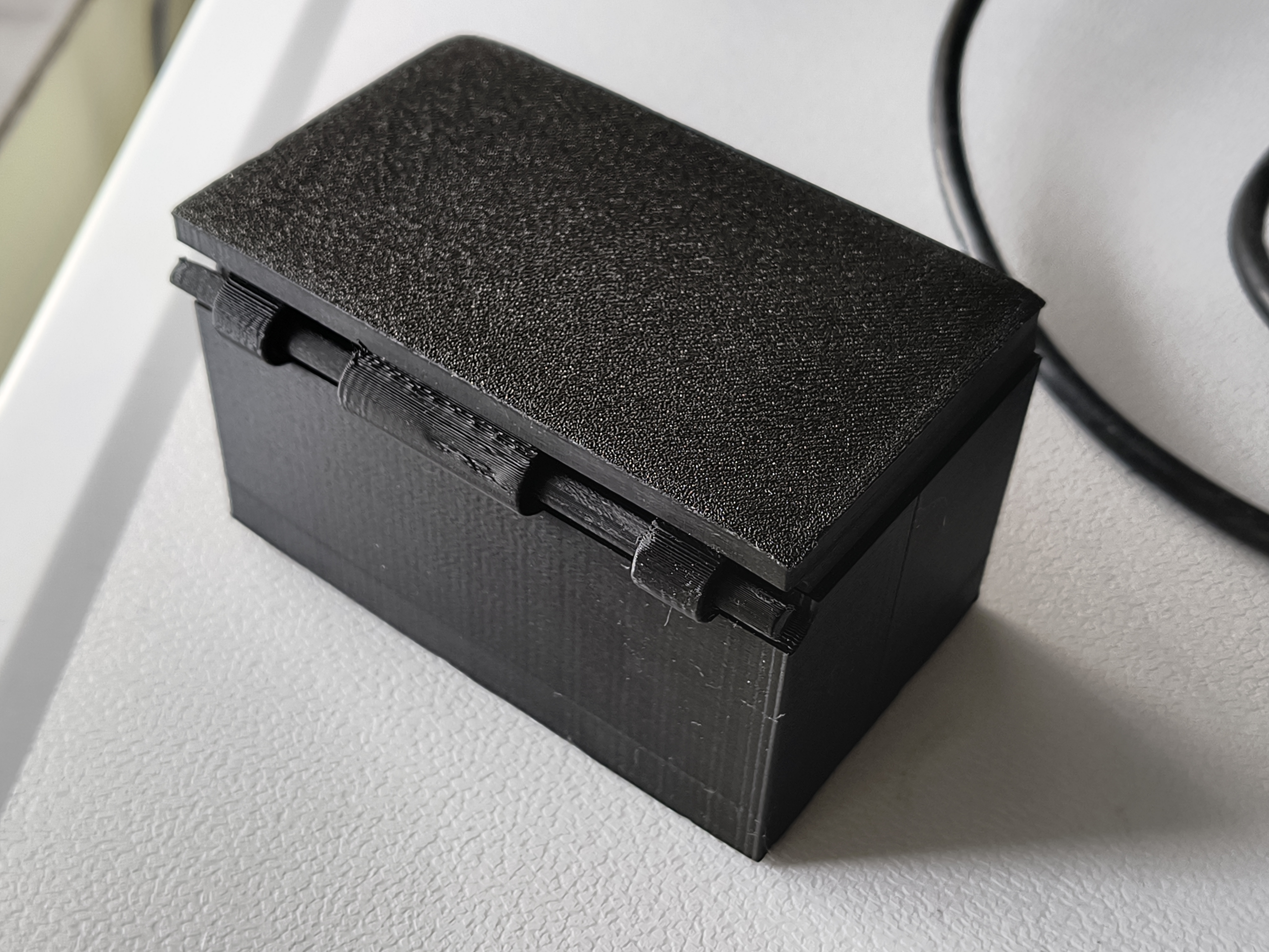 Miniatura 2 do modelo 3D Simple Chest Box