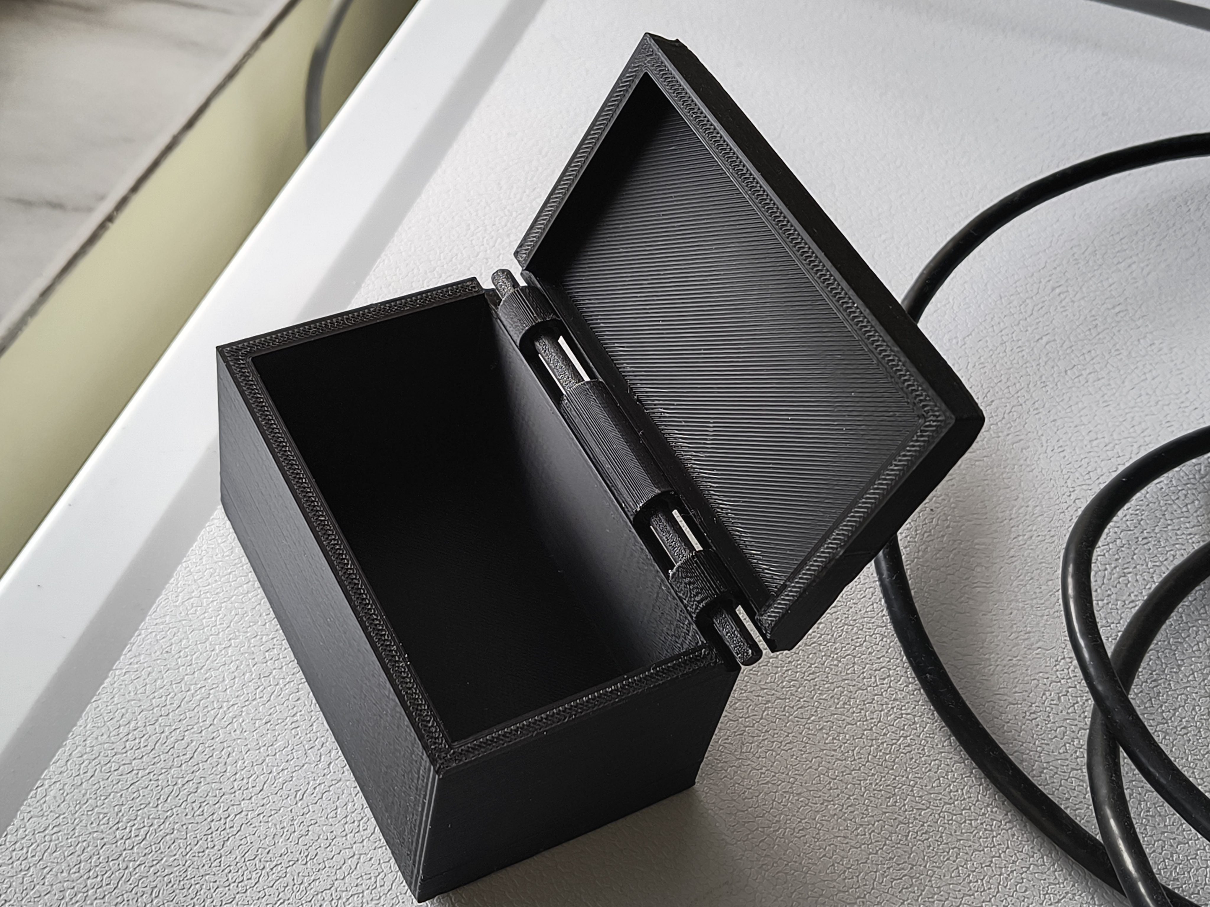 Miniatura 3 do modelo 3D Simple Chest Box