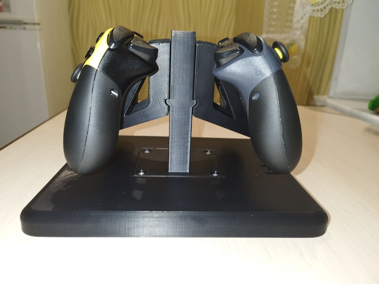 Gamepad Stand Holder — thumbnail 3