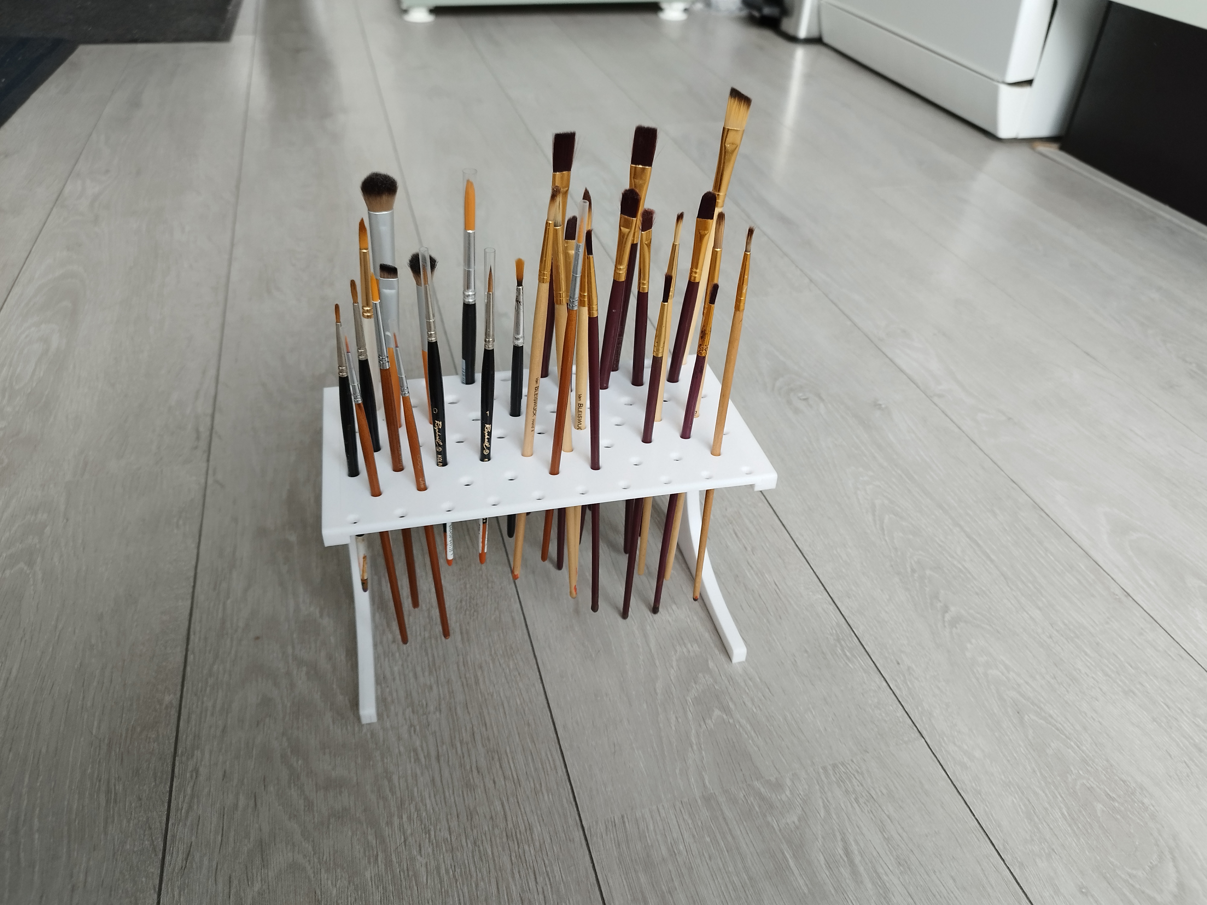 Floating paintbrush holder / stand for miniature painting etc.