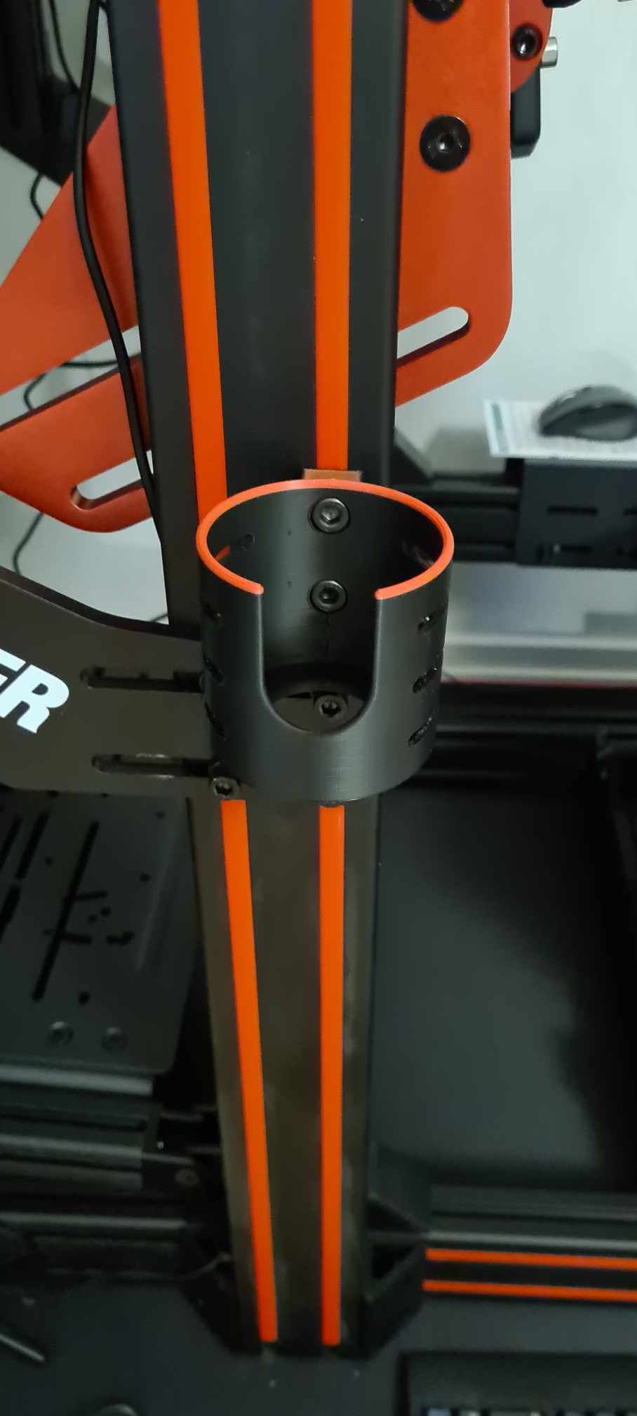 Sodacan holder for aluprofile