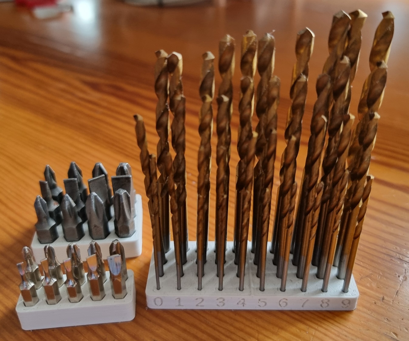 Customizeable Drill- and Hex- Bit stand