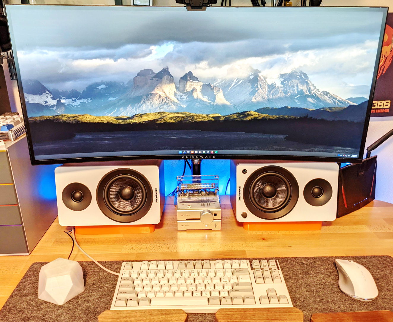 Bookshelf Speaker Stands — thumbnail 2