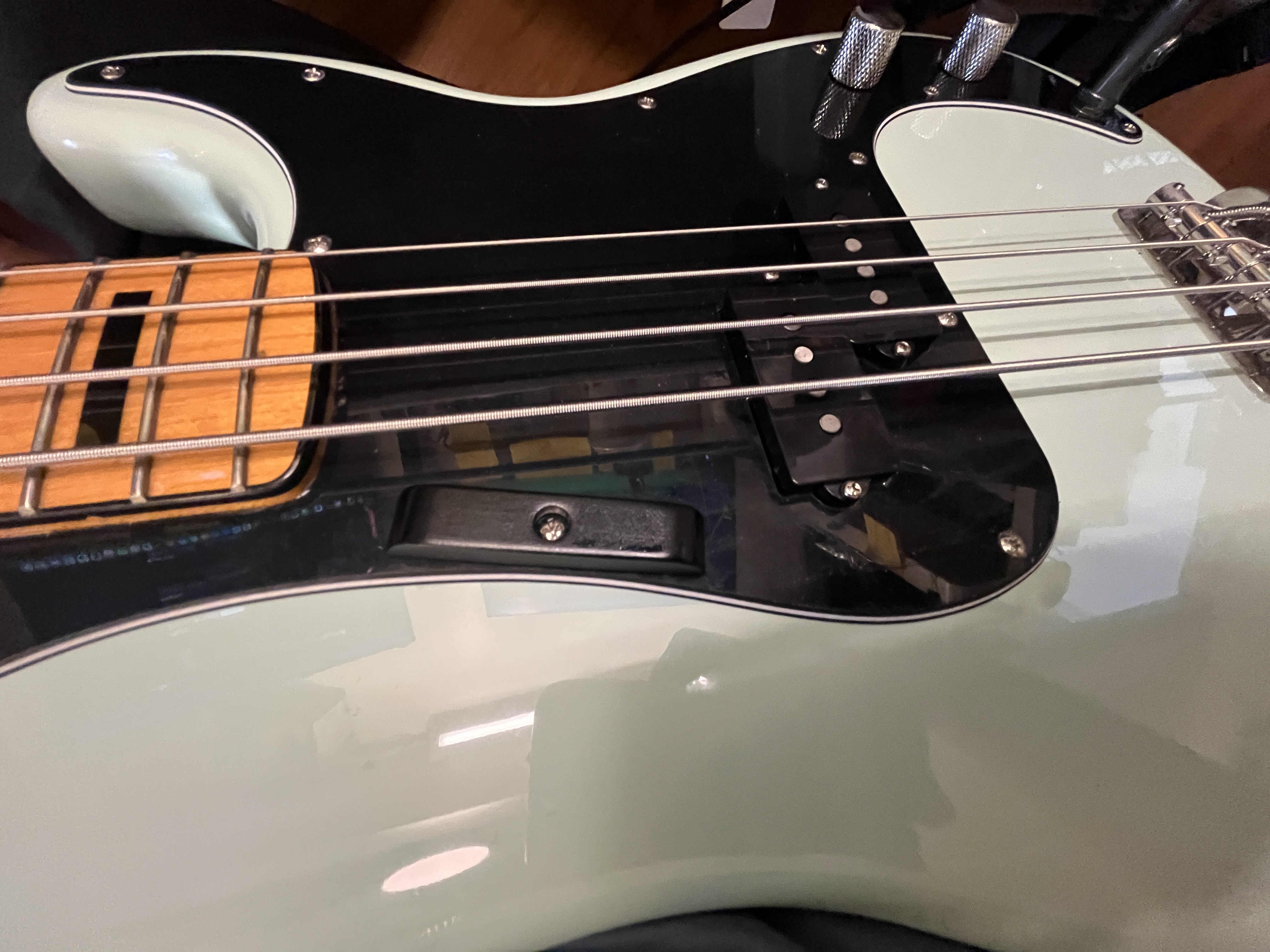 P Bass Thumb Rest - No drilling