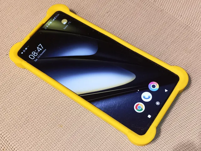 Armored cover for POCO F6