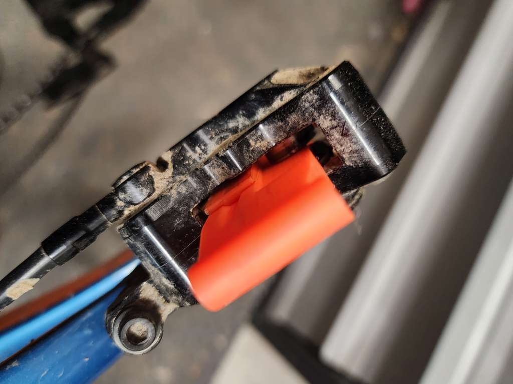 Brake piston mobilizer