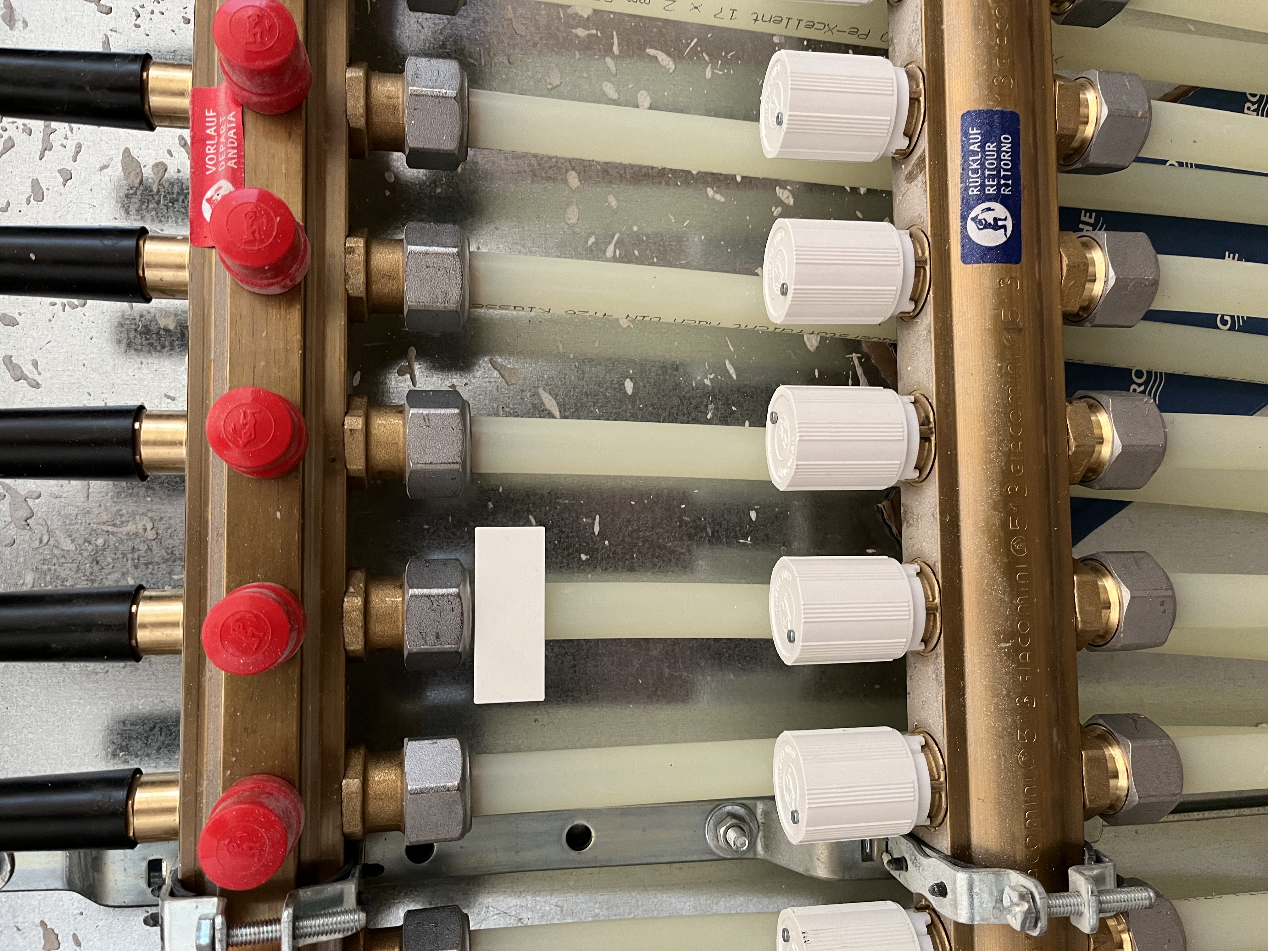 Štítek na popsání okruhů podlahového topení / Label for marking underfloor heating circuits
