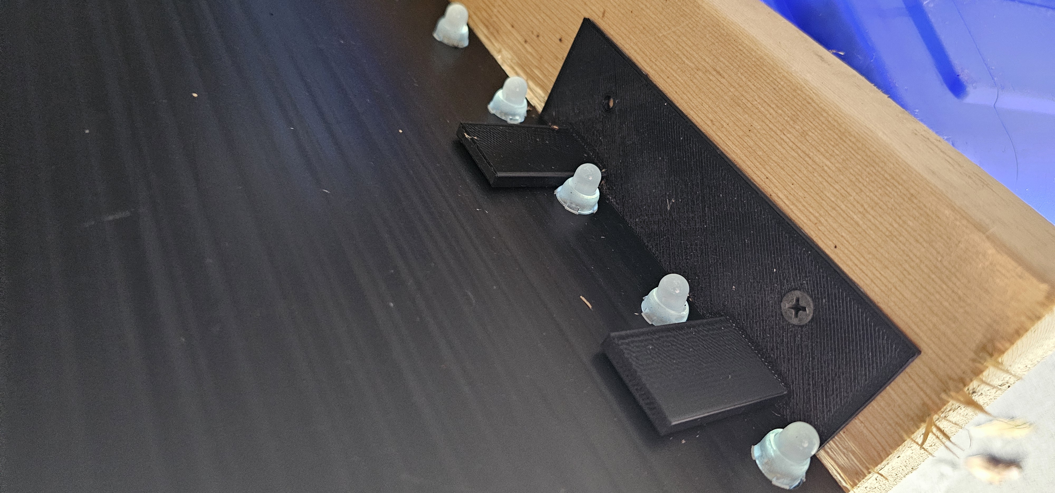 Coroplast Model Holding Bracket