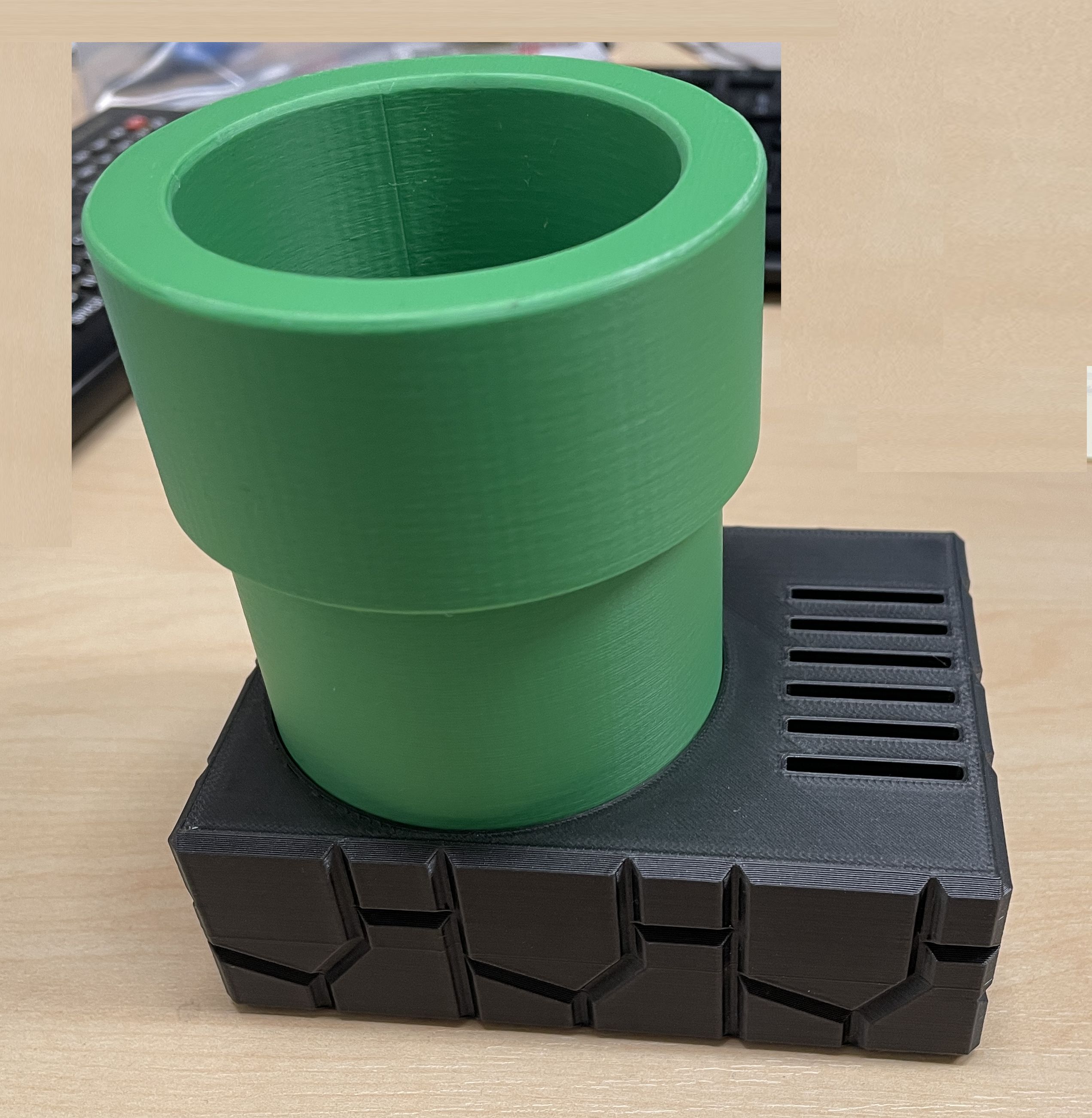 Super Mario Pipe Pen holder with SD-cards (Remix)
