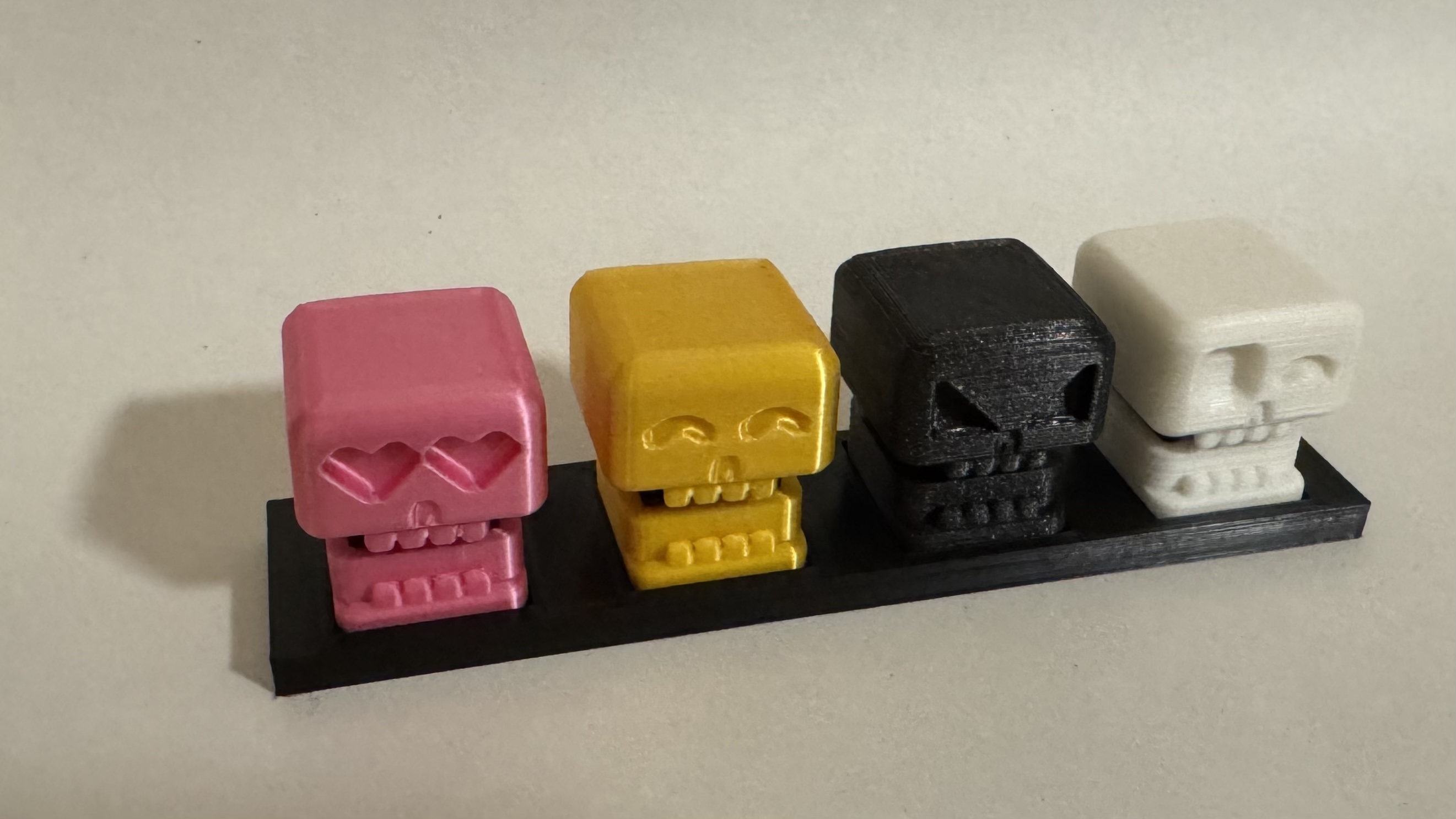 Tray for Skull Key Switch Fidget Toy (by decay3d)