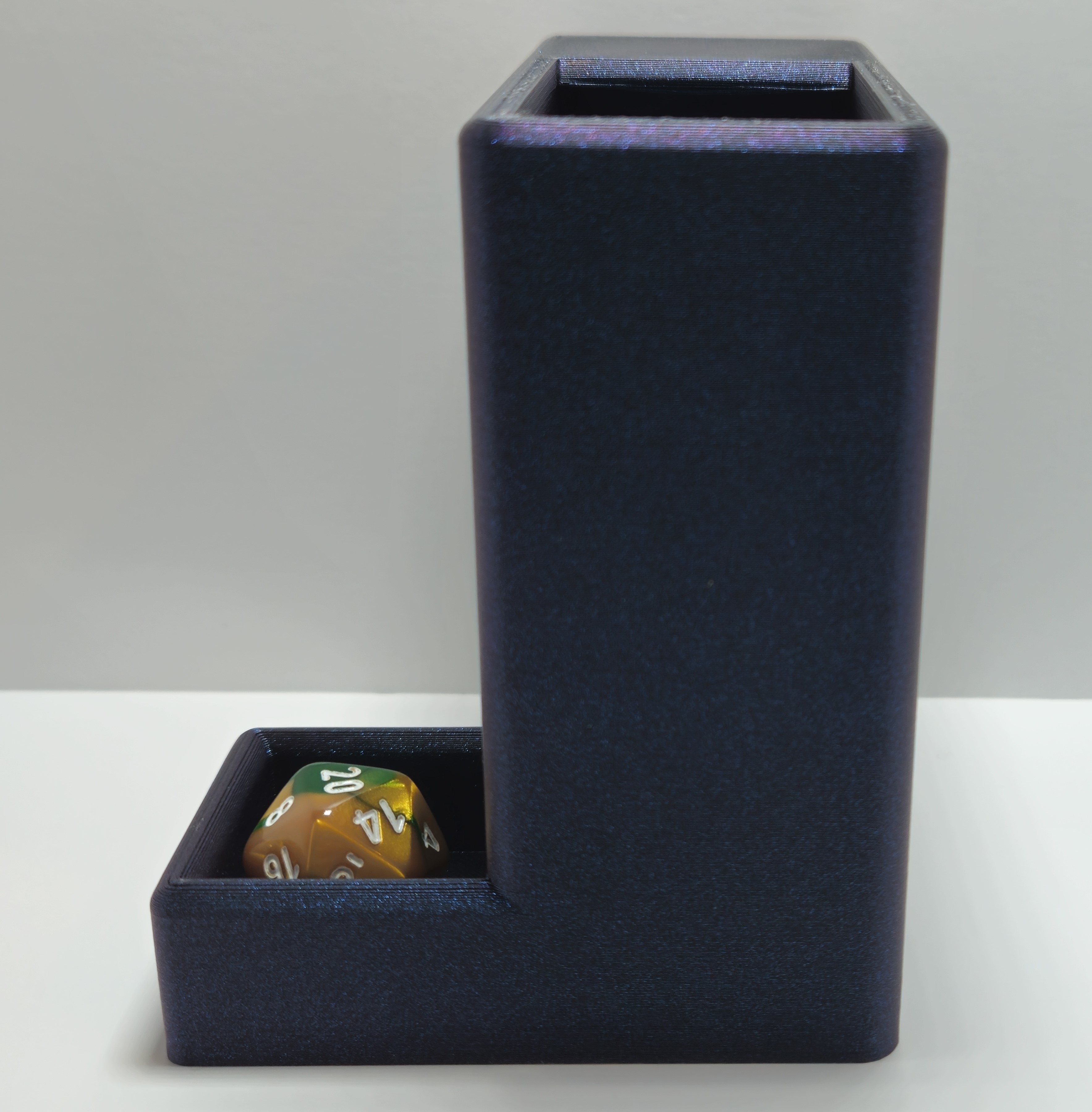 Miniatura 2 do modelo 3D Minimalist Dice Tower