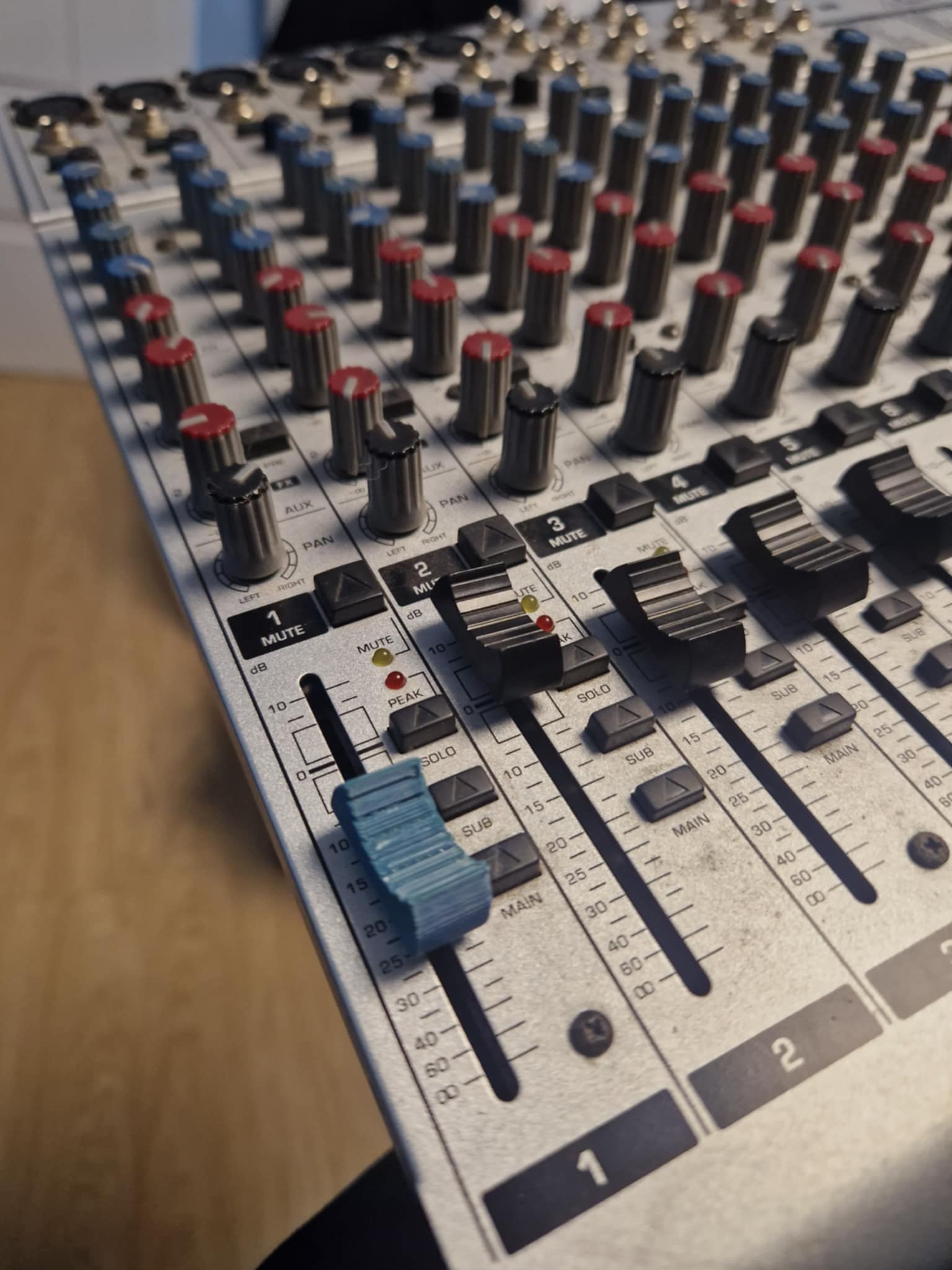 Behringer Slider