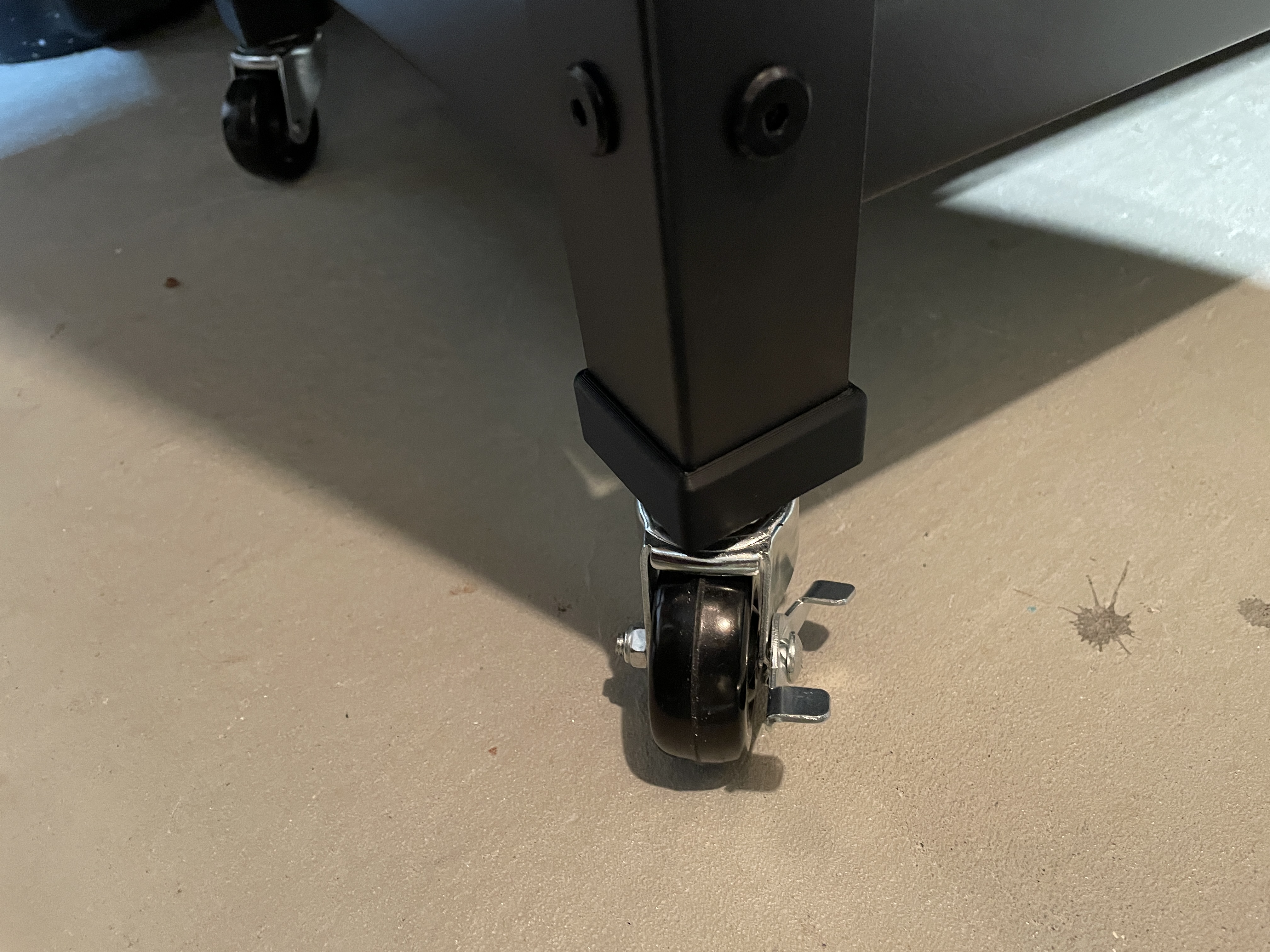 One bolt swivel caster for Bror Work bench with drawers