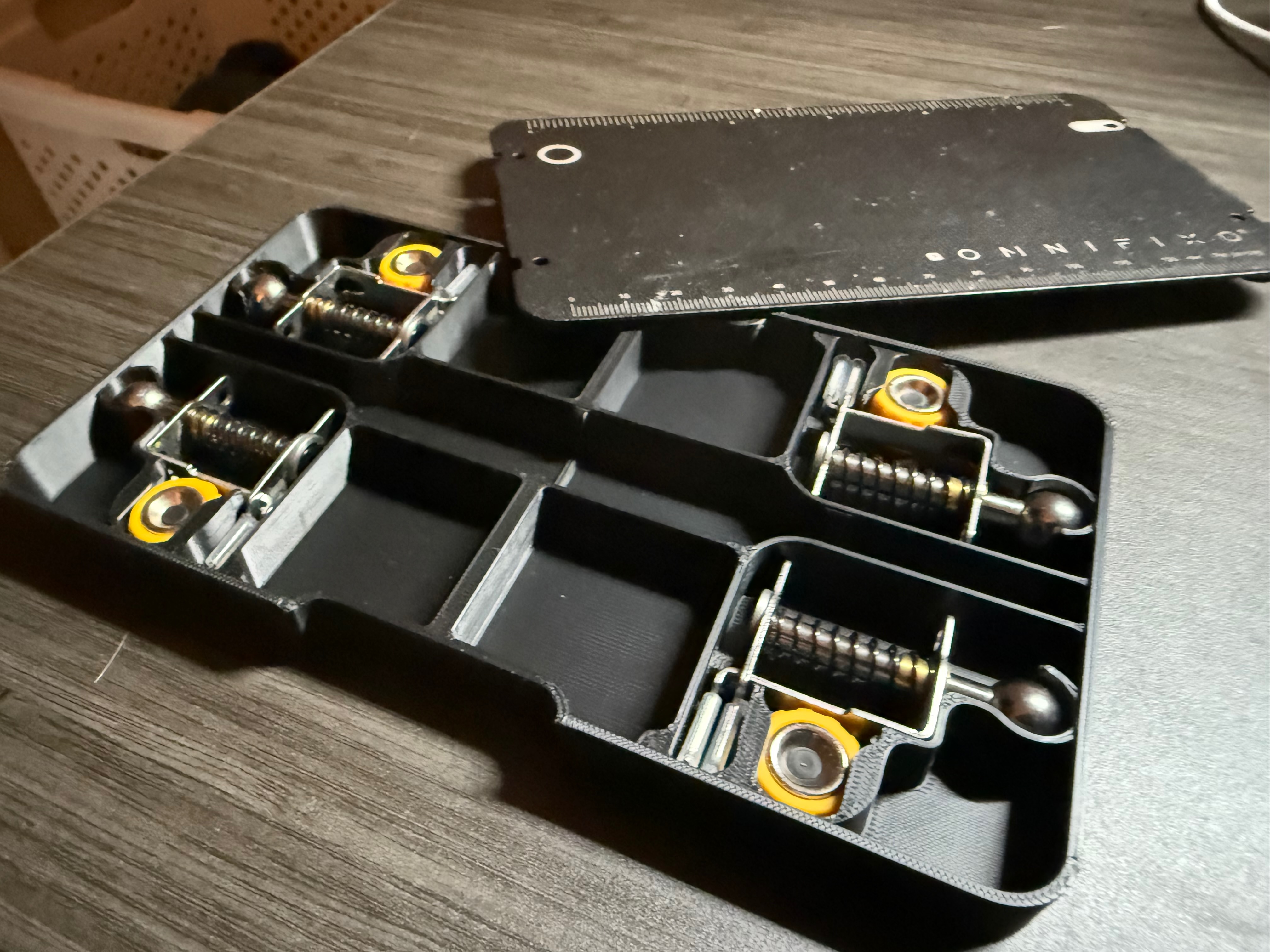 Omnifixo Fieldbox with divider