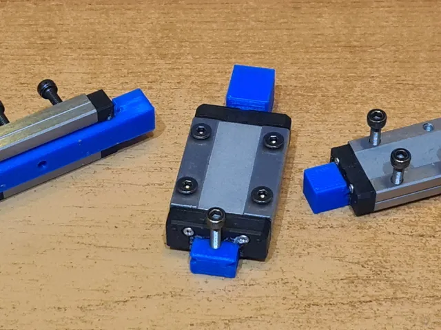 MGN9 and MGN12 carriage helpers with stop and lube