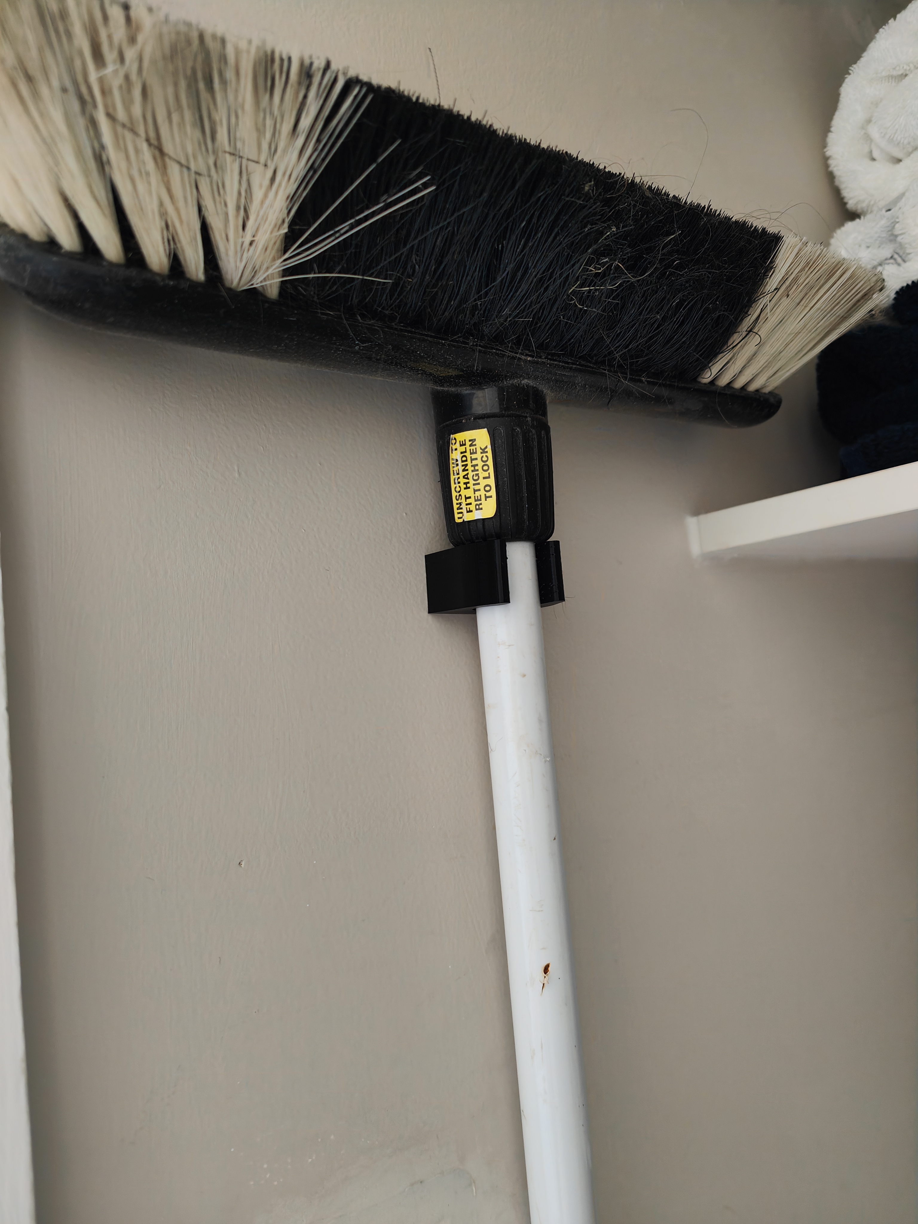 Broom wall mount 21mm