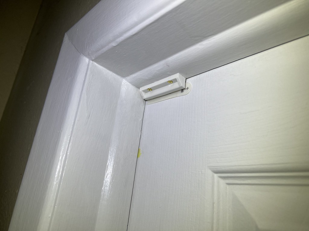 magnetic door latch
