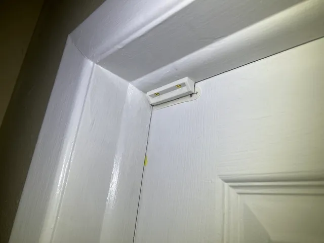 magnetic door latch