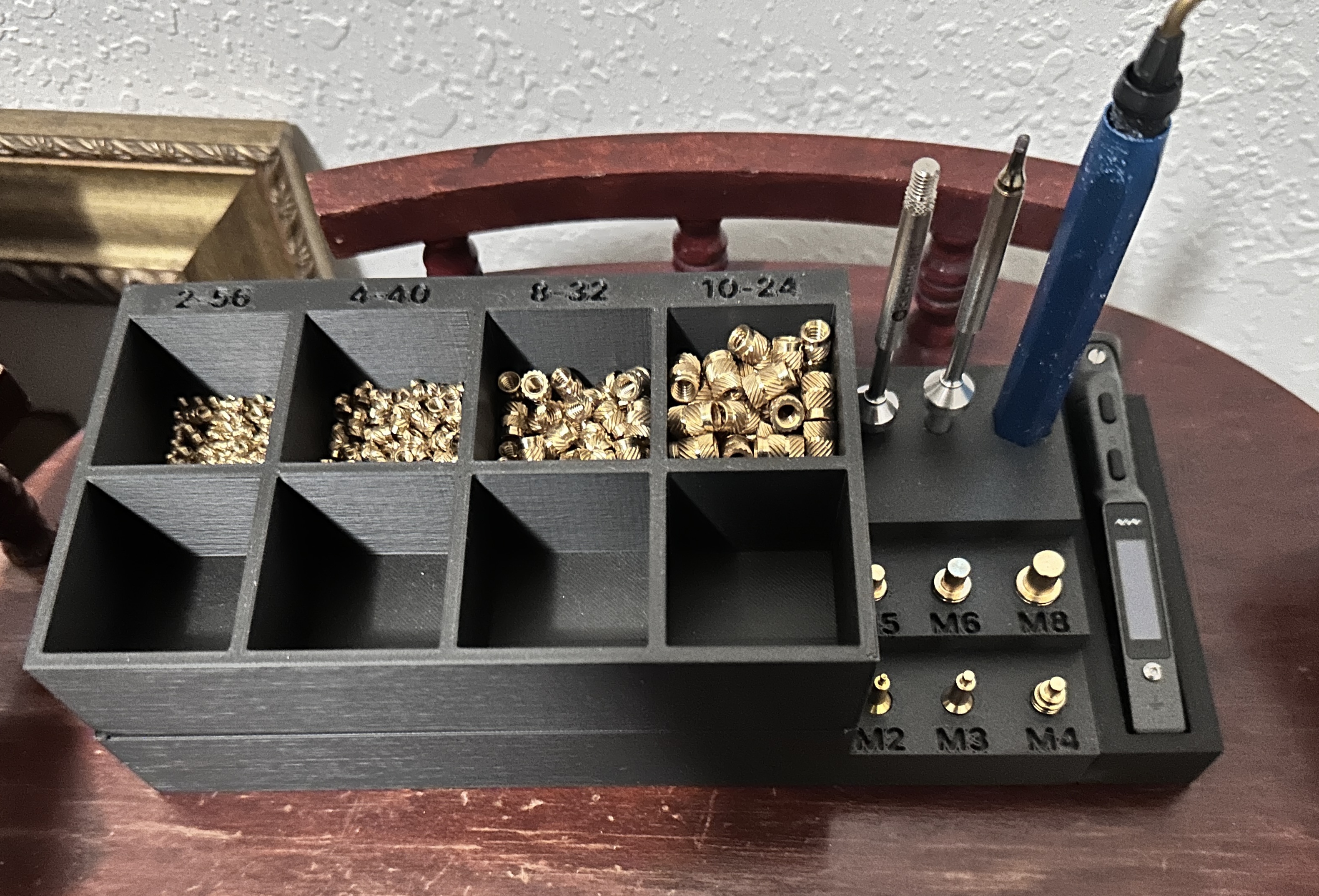 Miniatura 3 do modelo 3D Threaded insert bins + tool holder