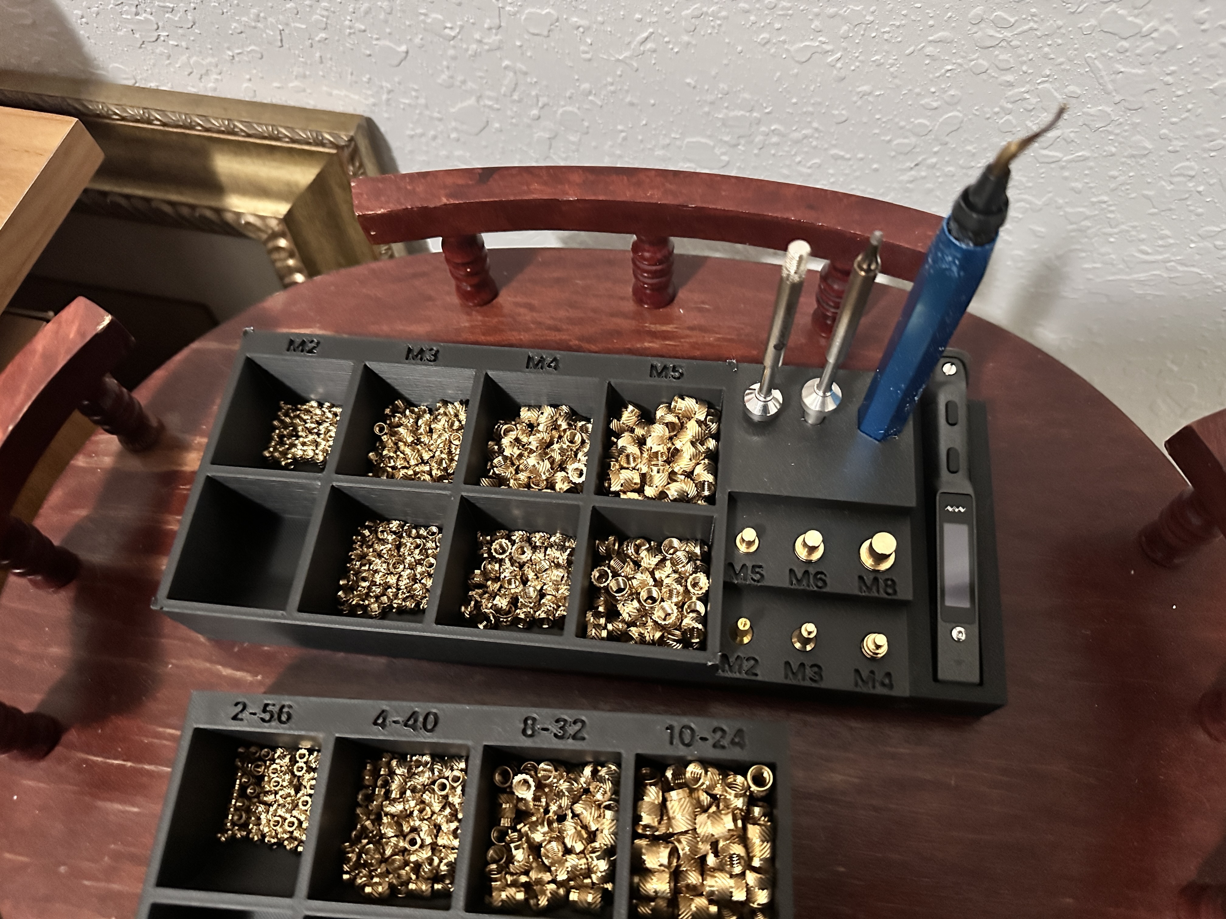 Miniatura 4 do modelo 3D Threaded insert bins + tool holder