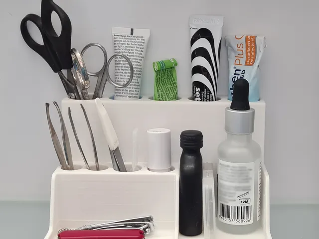 Storage in the mirror cabinet (Aufbewahrung im Spiegelschrank)
