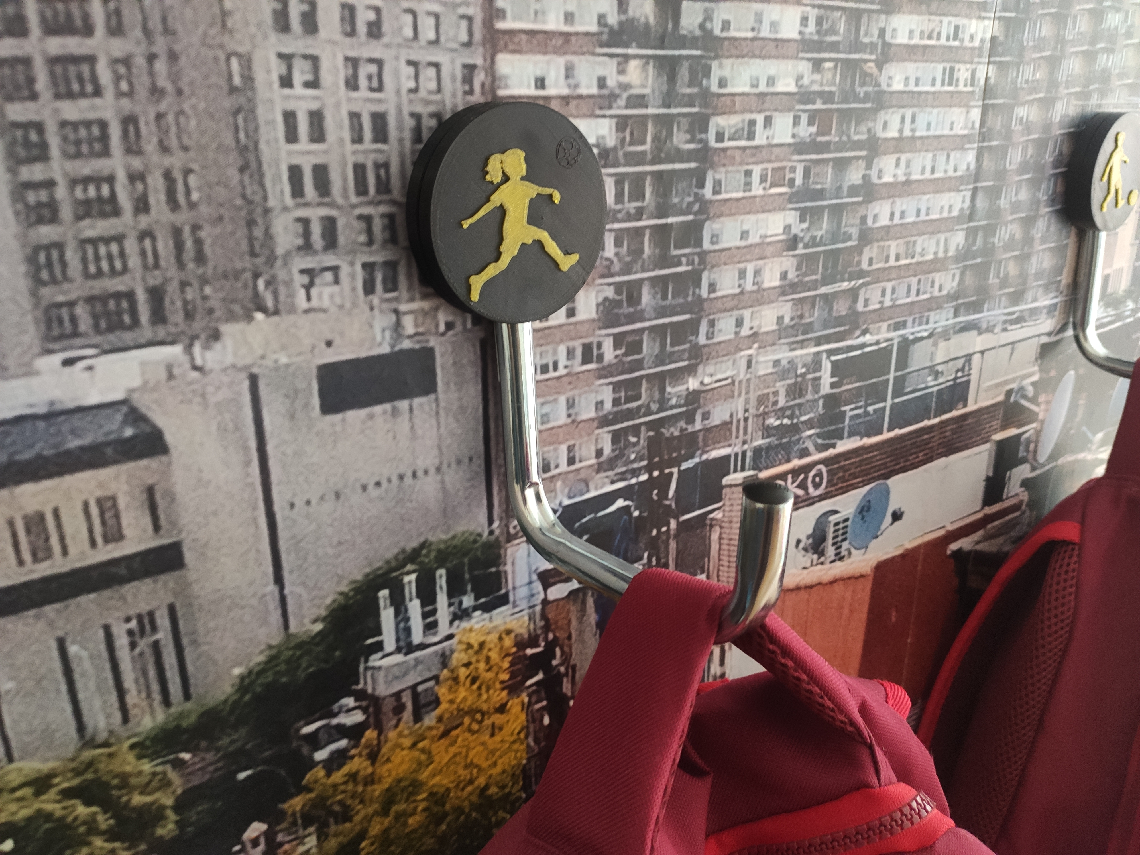 Customizable hook with exchangable logo plates
