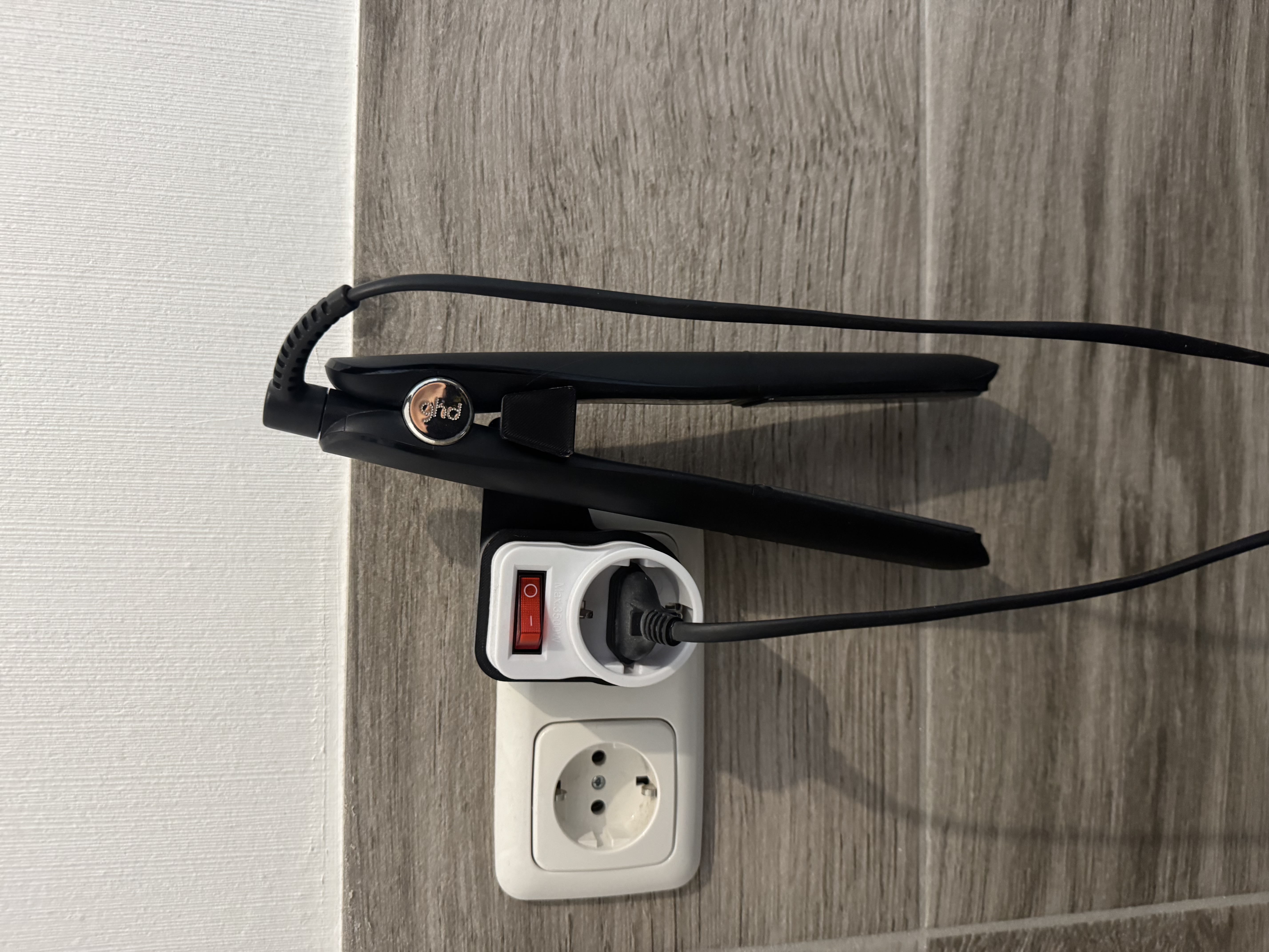 GHD Glätteisen Halterung für Steckdose