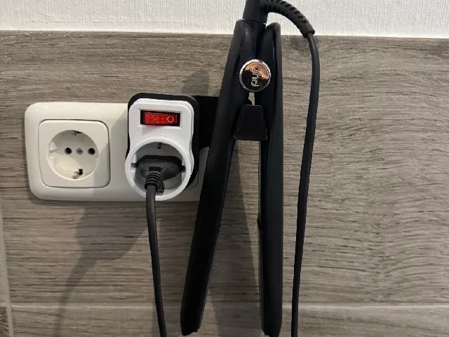 GHD Glätteisen Halterung für Steckdose