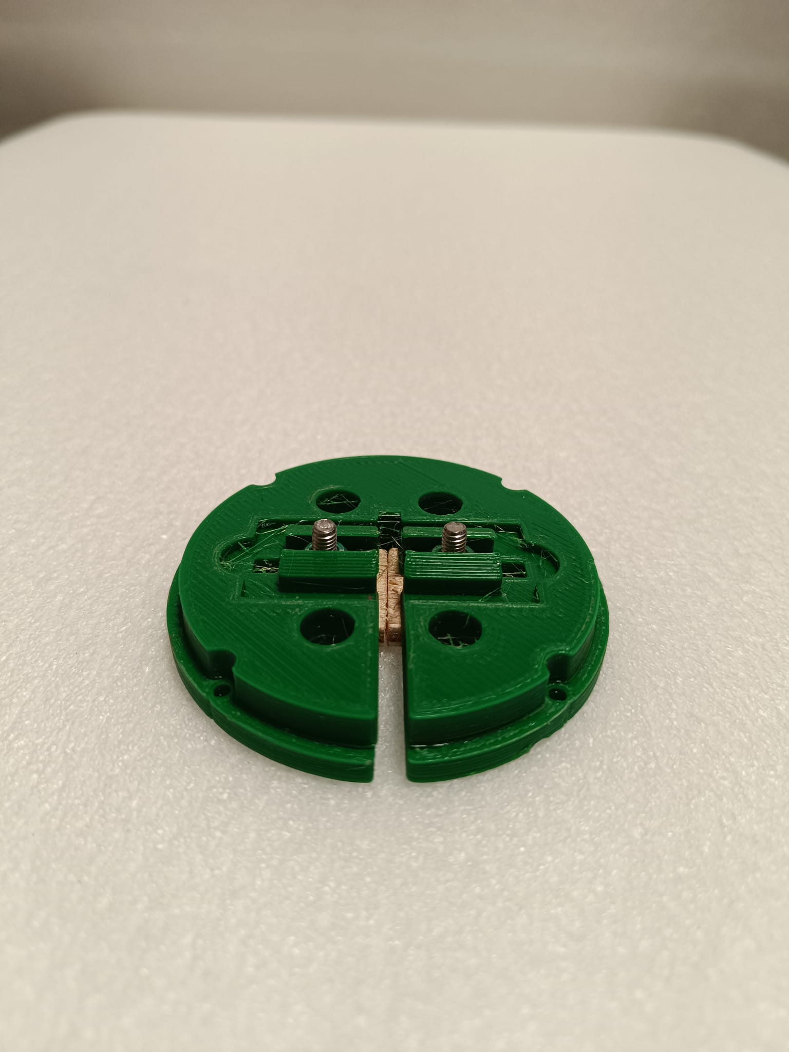 bandsaw table insert for cleaning the blade