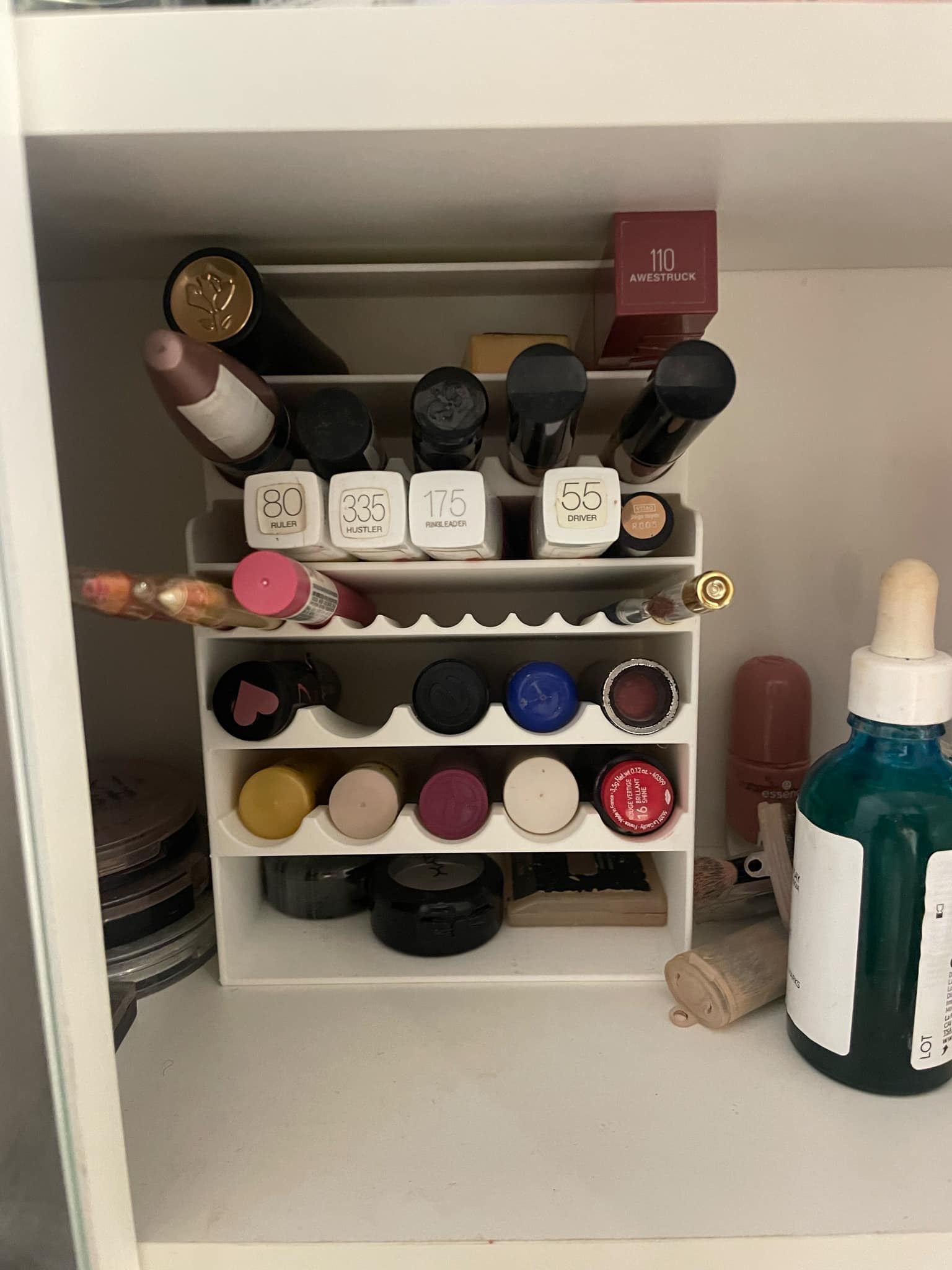 Make up organizer
