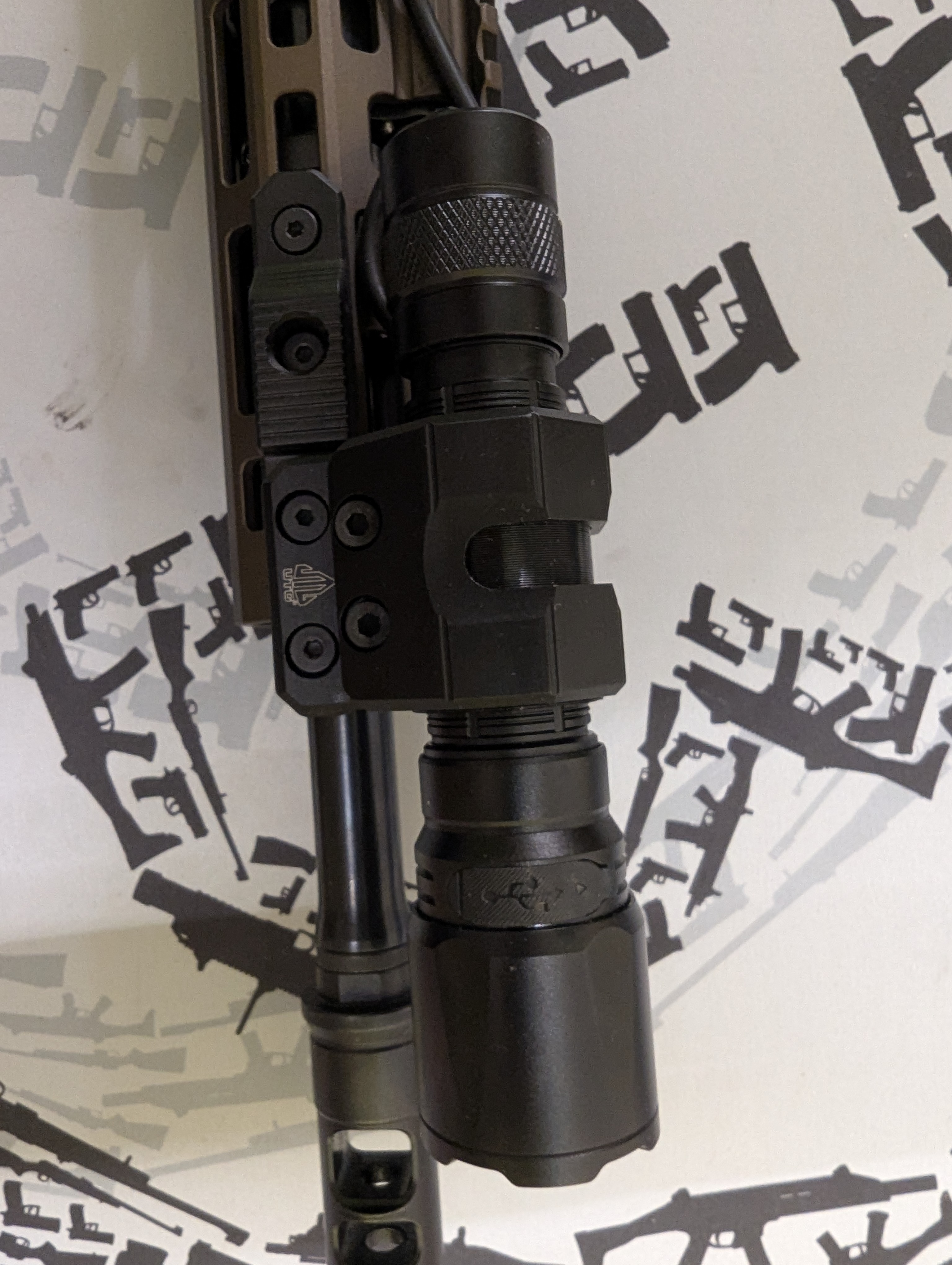 Adapter UTG M-LOK Offset Flashlight for Fenix TK11R