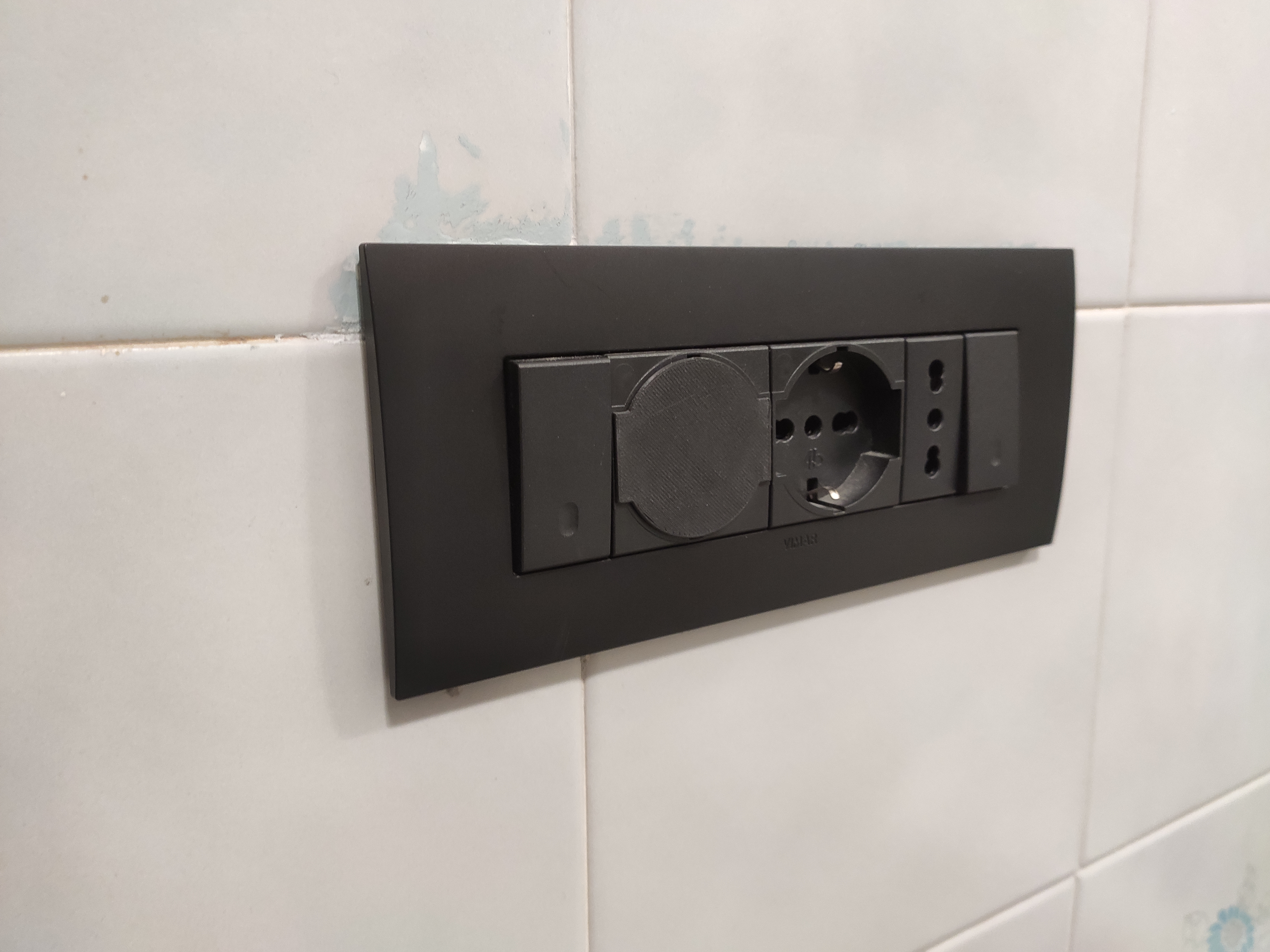 Miniatura 2 do modelo 3D Schuko wall socket cover